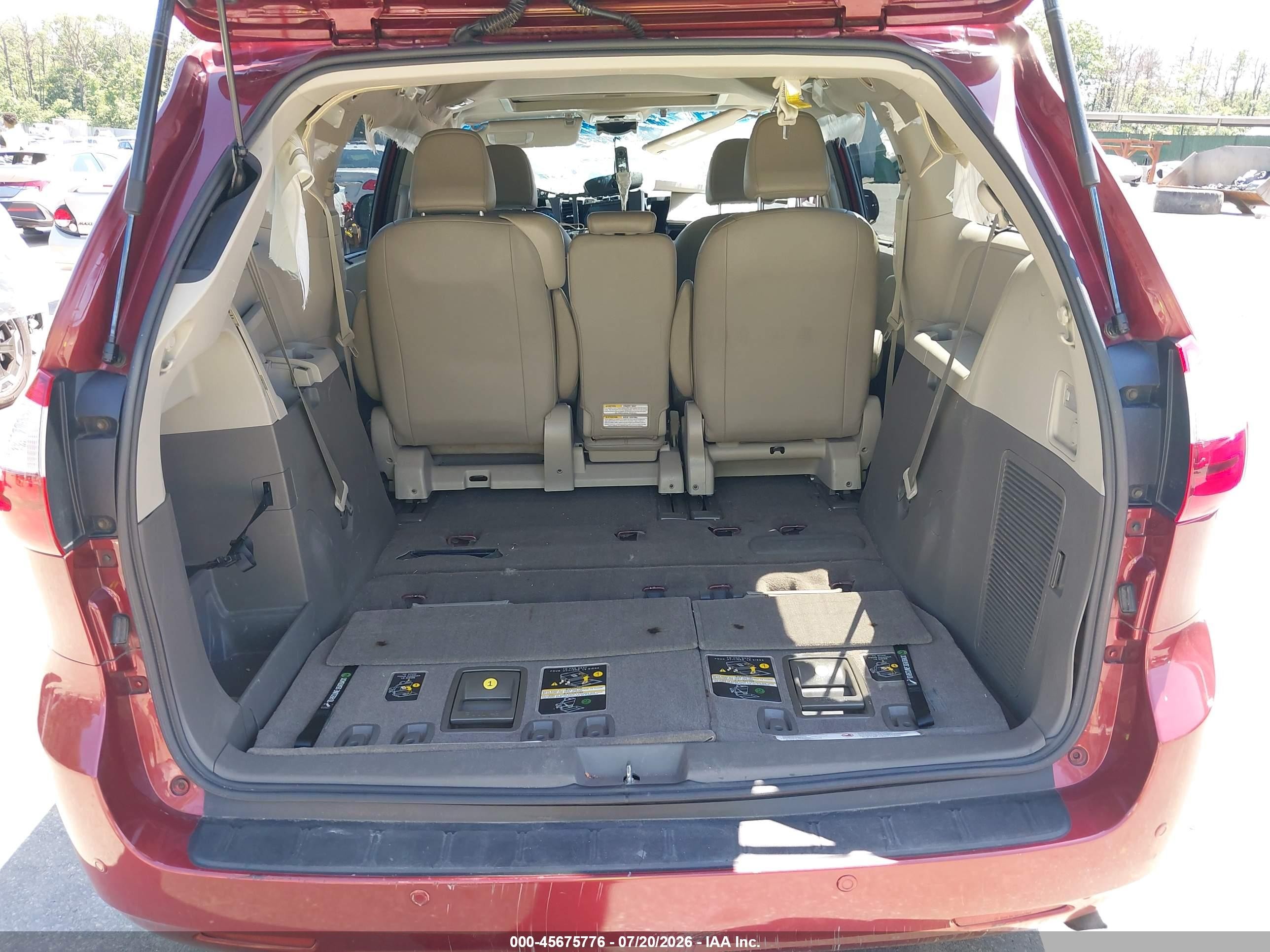 2015 Toyota Sienna Xle 8 Passenger Burgundy vin: 5TDYK3DC3FS588100