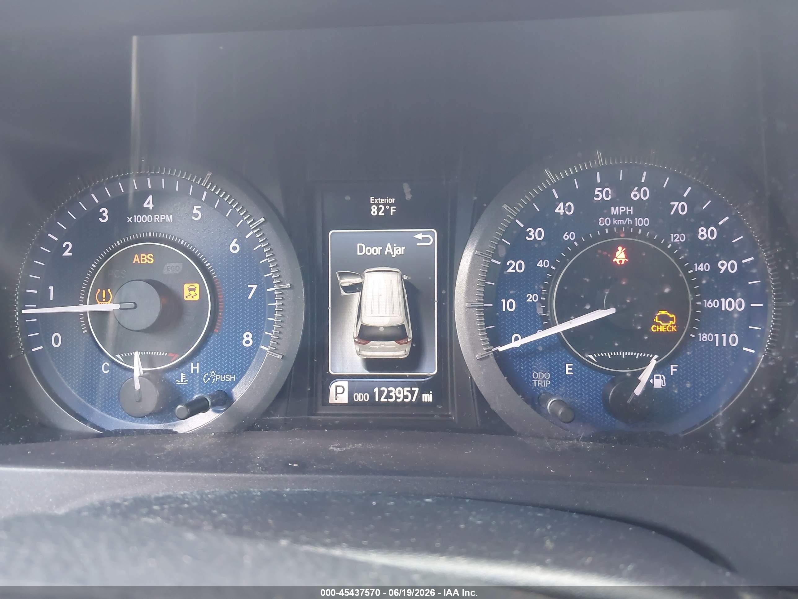 2015 Toyota Sienna Xle 8 Passenger Серебряный vin: 5TDYK3DC3FS593720