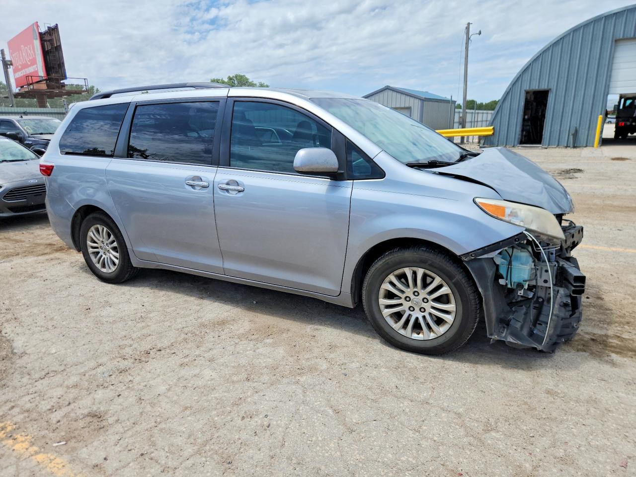 2015 Toyota Sienna Xle Premium 8-passenger Silver vin: 5TDYK3DC3FS661580