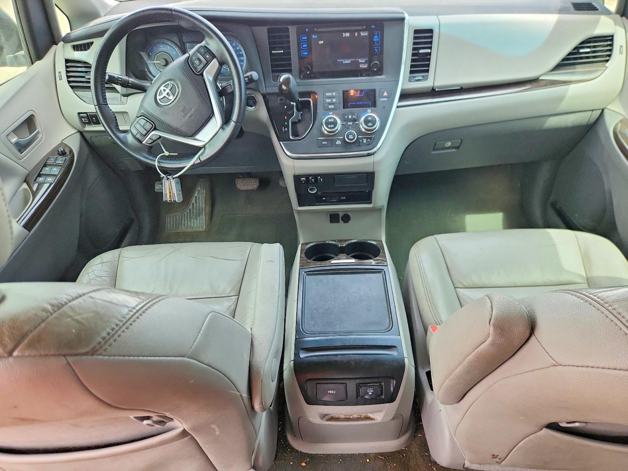 2015 Toyota Sienna Xle Premium 8-passenger Silver vin: 5TDYK3DC3FS661580