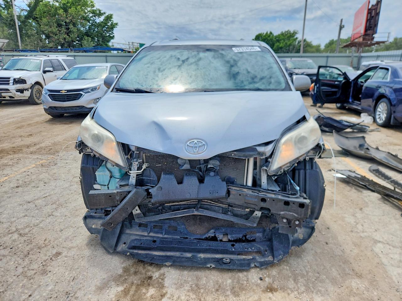 2015 Toyota Sienna Xle Premium 8-passenger Silver vin: 5TDYK3DC3FS661580