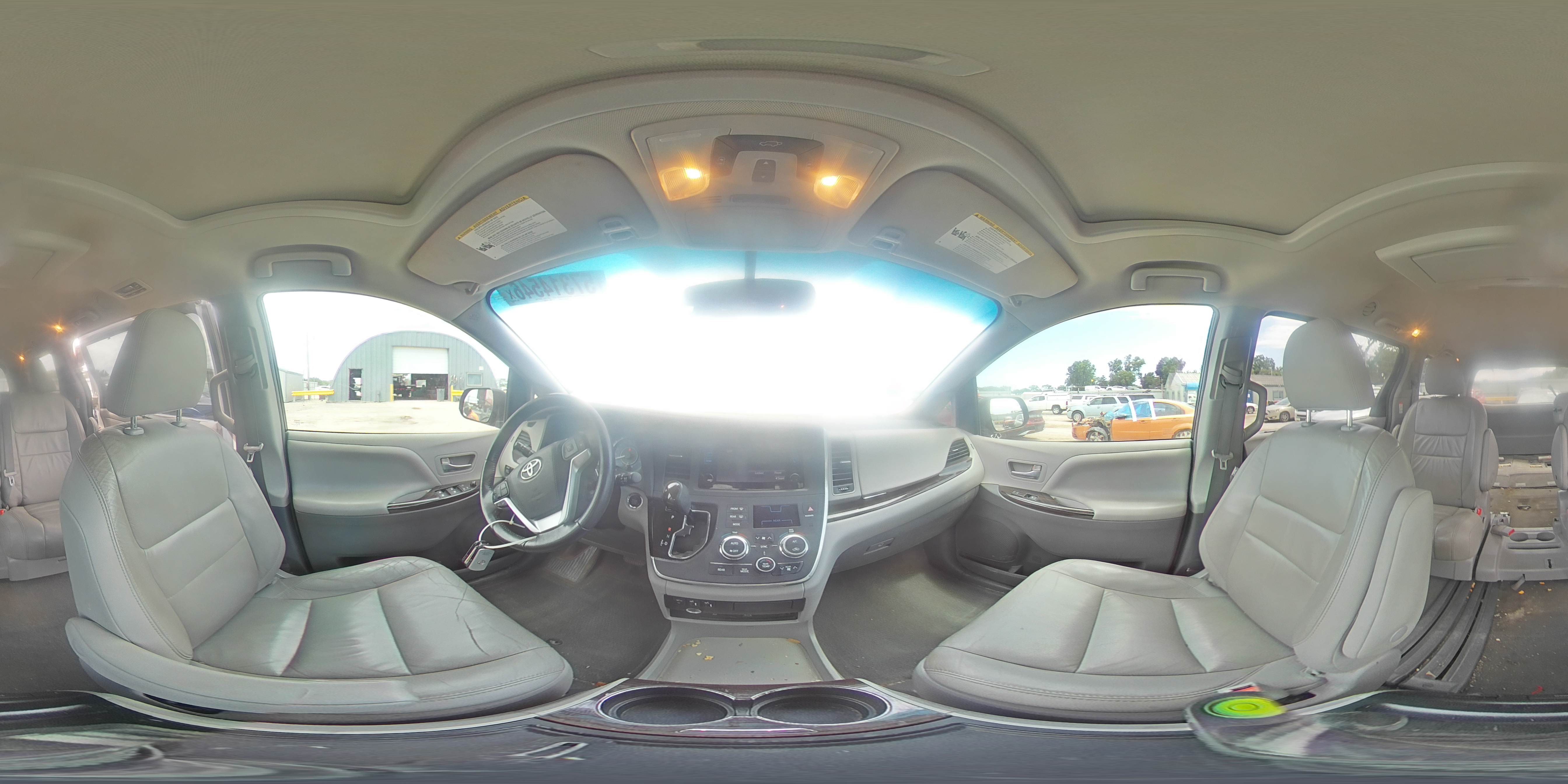 2015 Toyota Sienna Xle Premium 8-passenger Silver vin: 5TDYK3DC3FS661580