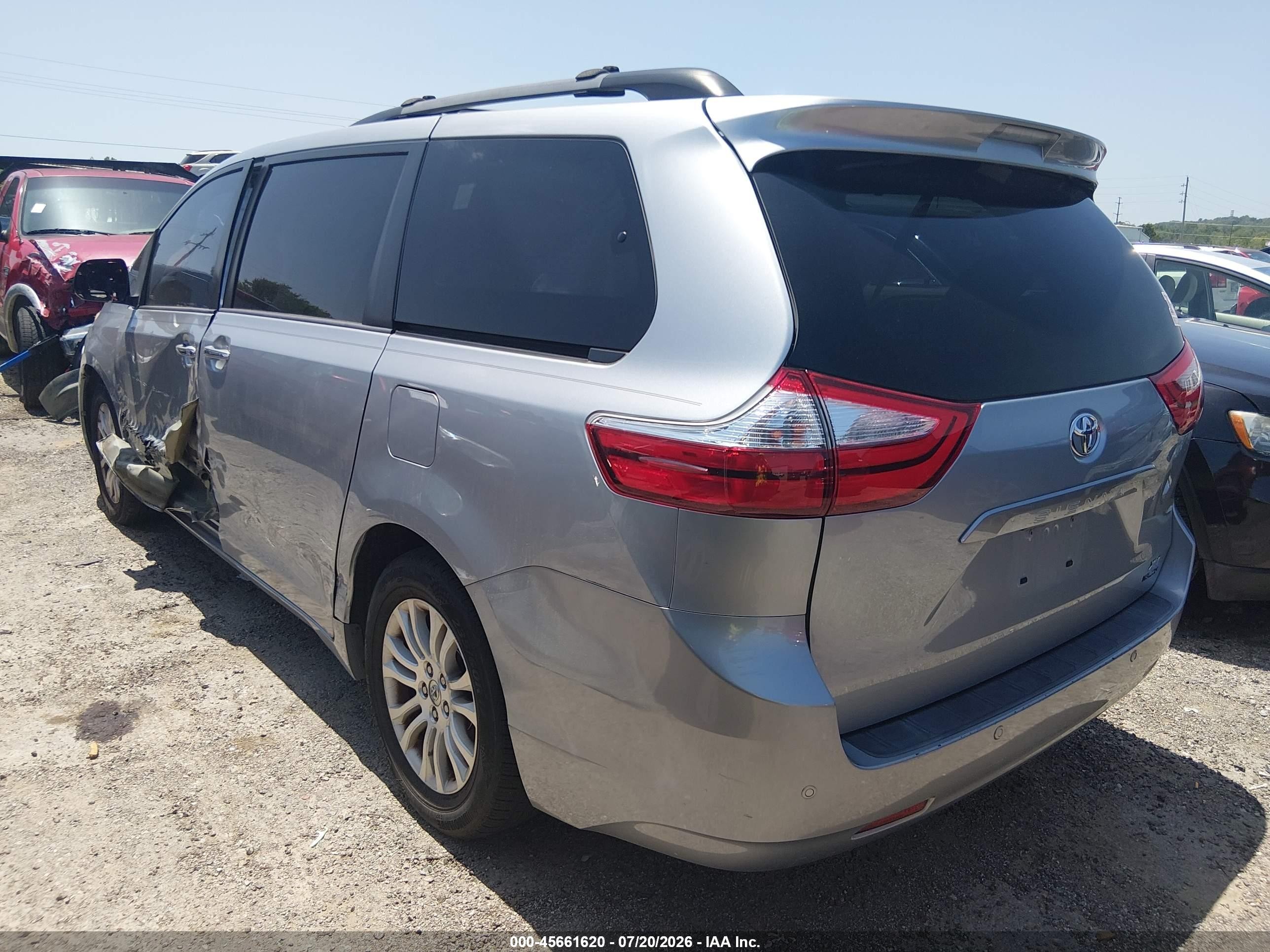 2015 Toyota Sienna Xle 8 Passenger Silver vin: 5TDYK3DC3FS664124
