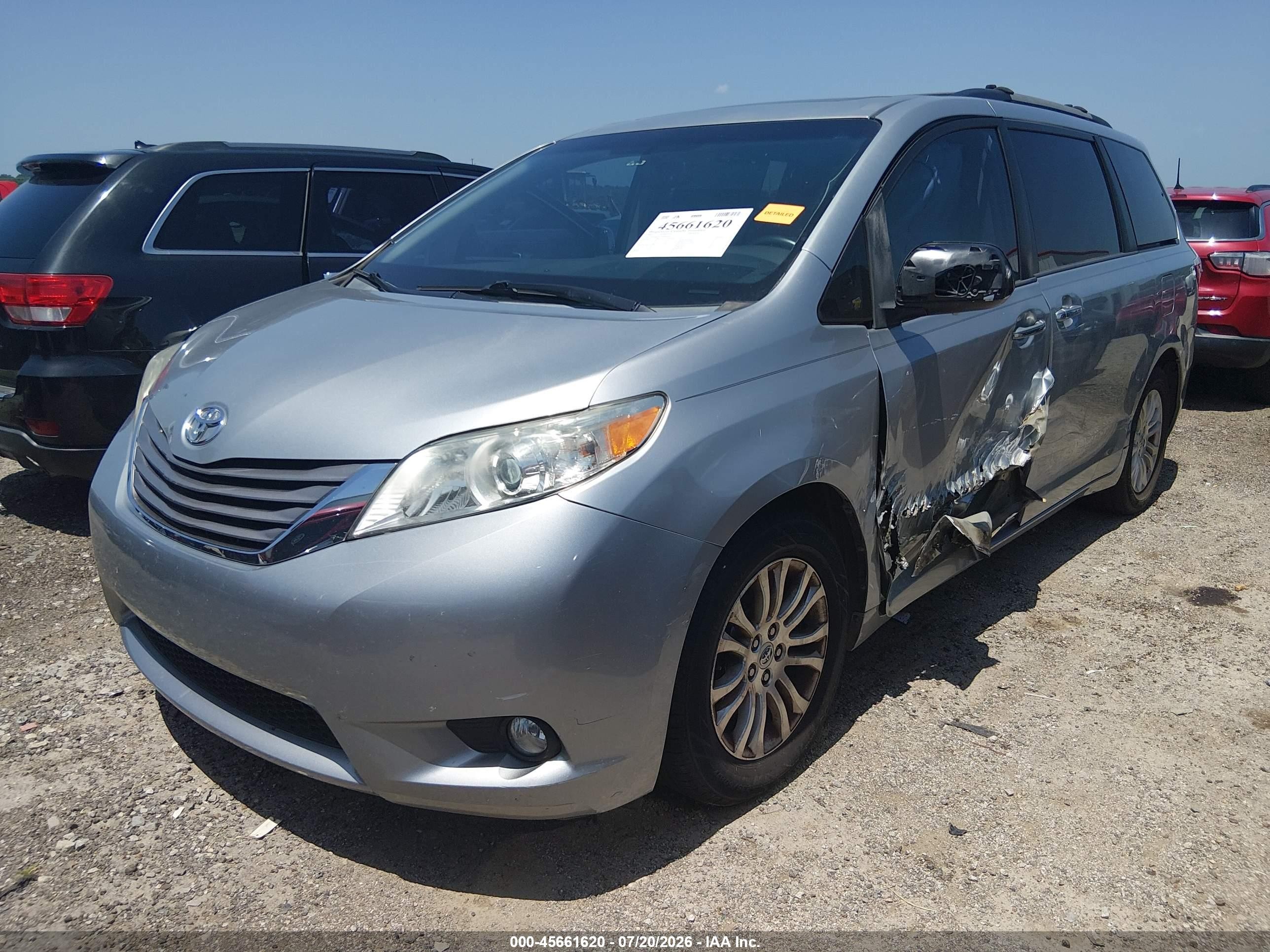 2015 Toyota Sienna Xle 8 Passenger Silver vin: 5TDYK3DC3FS664124