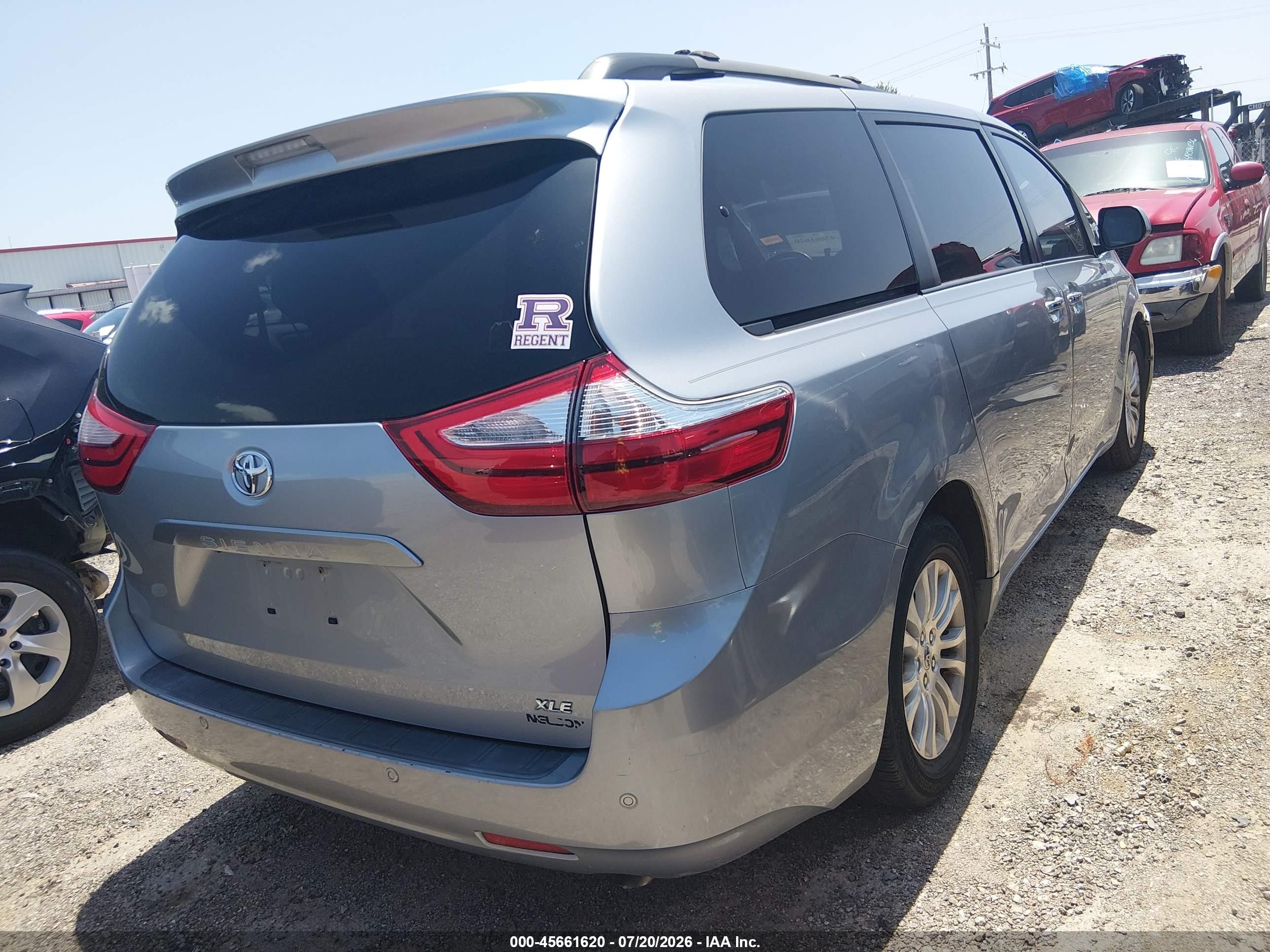 2015 Toyota Sienna Xle 8 Passenger Silver vin: 5TDYK3DC3FS664124