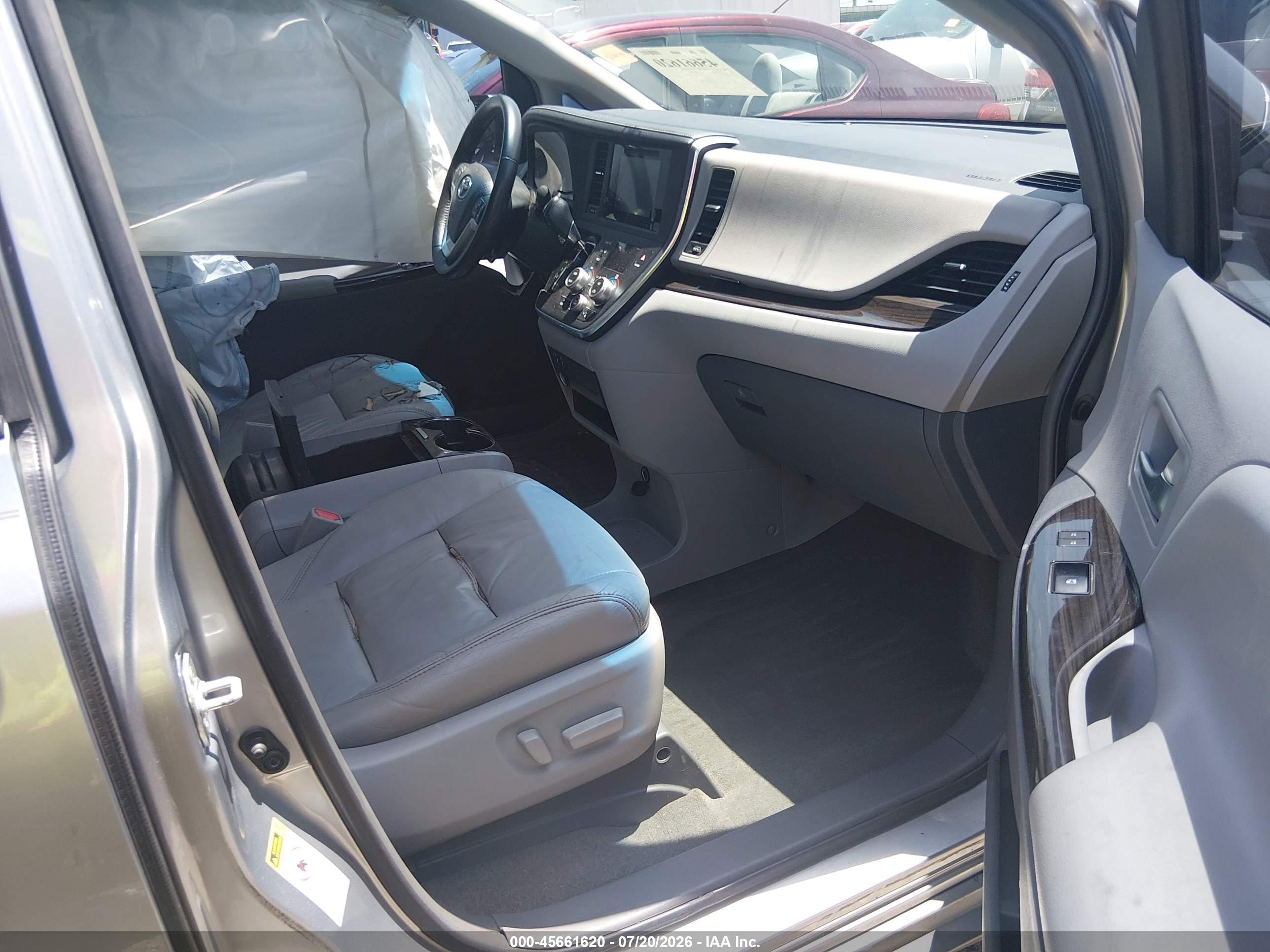 2015 Toyota Sienna Xle 8 Passenger Silver vin: 5TDYK3DC3FS664124