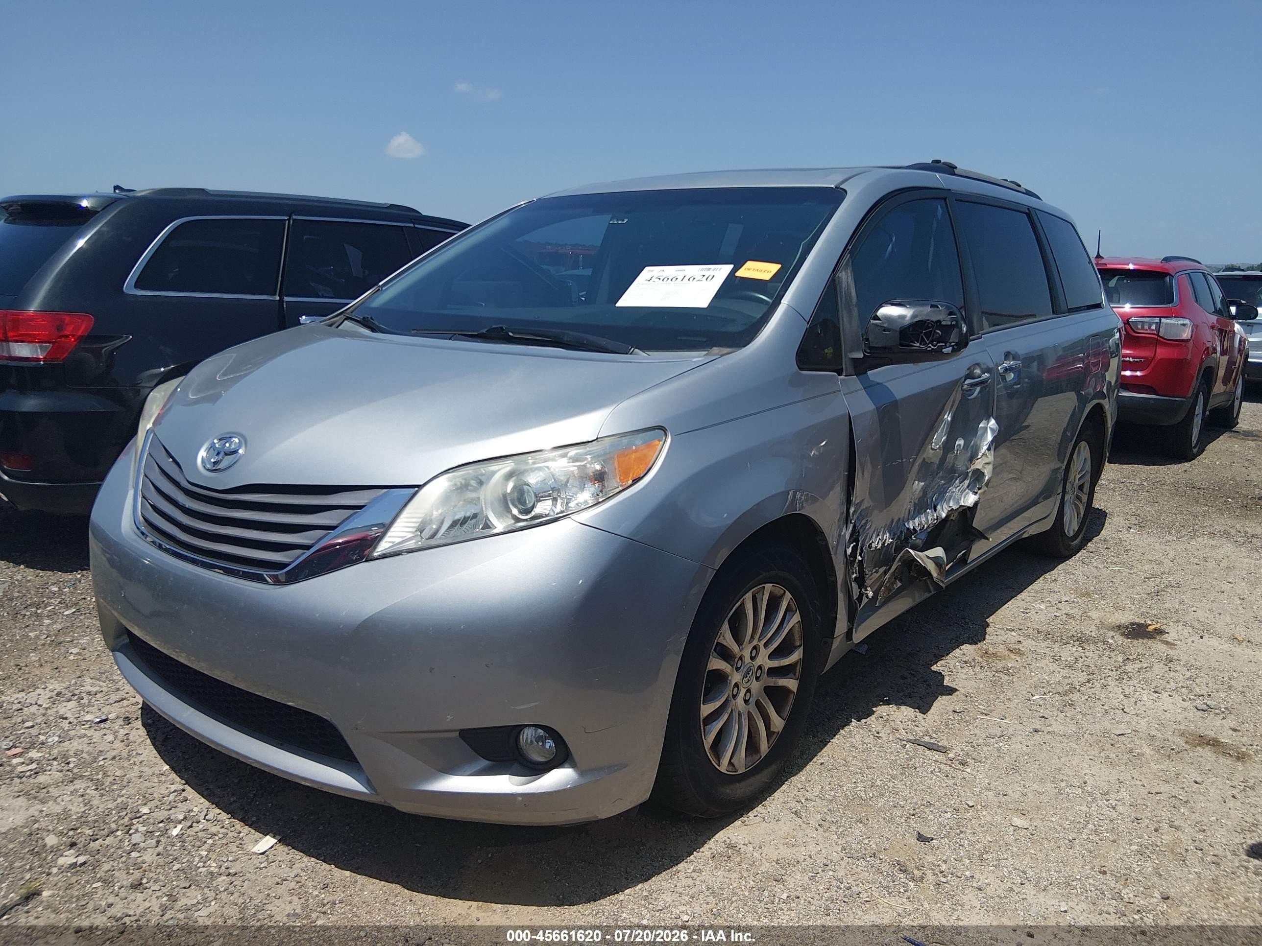 2015 Toyota Sienna Xle 8 Passenger Silver vin: 5TDYK3DC3FS664124