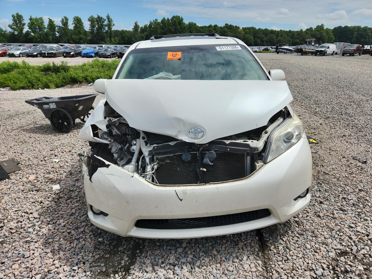 2015 Toyota Sienna Xle 8-passenger White vin: 5TDYK3DC3FS666486