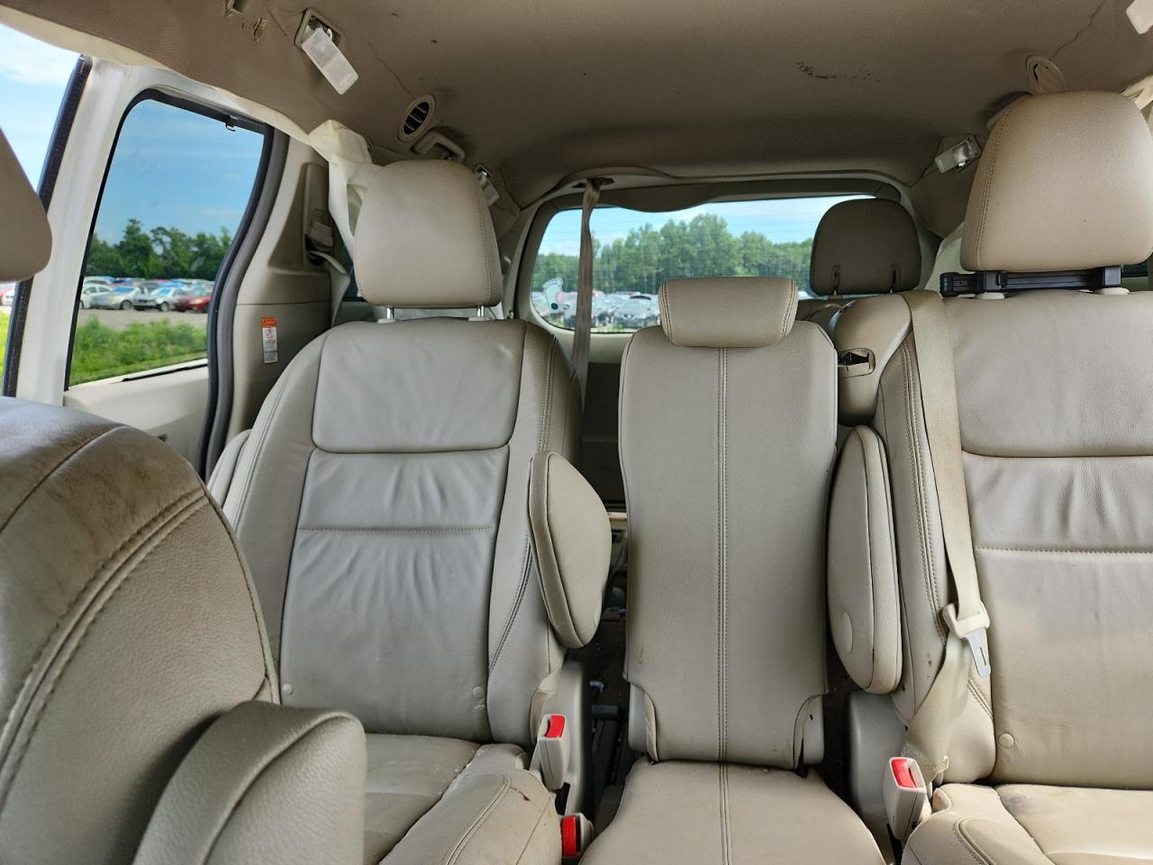 2015 Toyota Sienna Xle 8-passenger White vin: 5TDYK3DC3FS666486