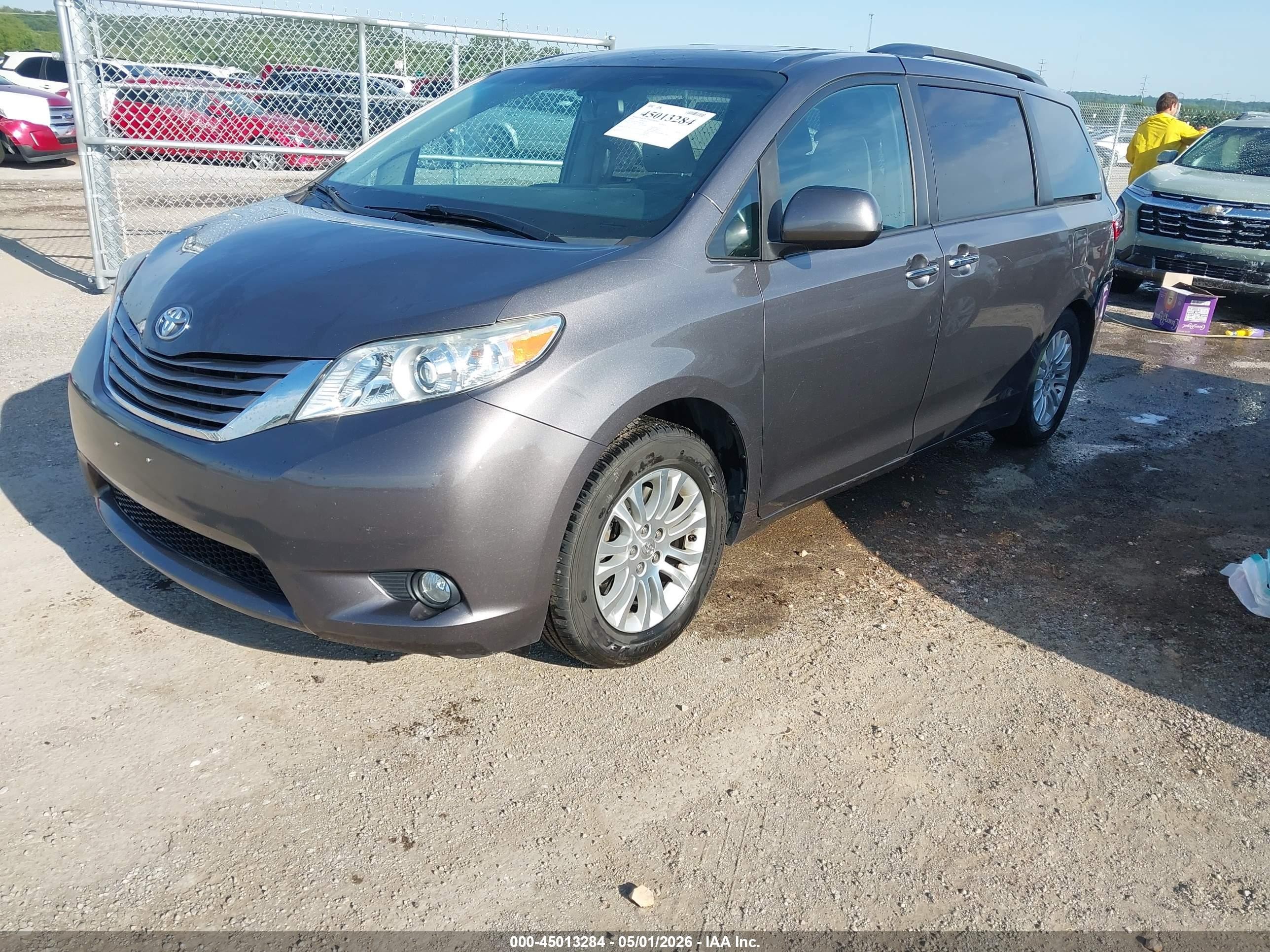 2015 Toyota Sienna Xle 8 Passenger Gray vin: 5TDYK3DC3FS679027