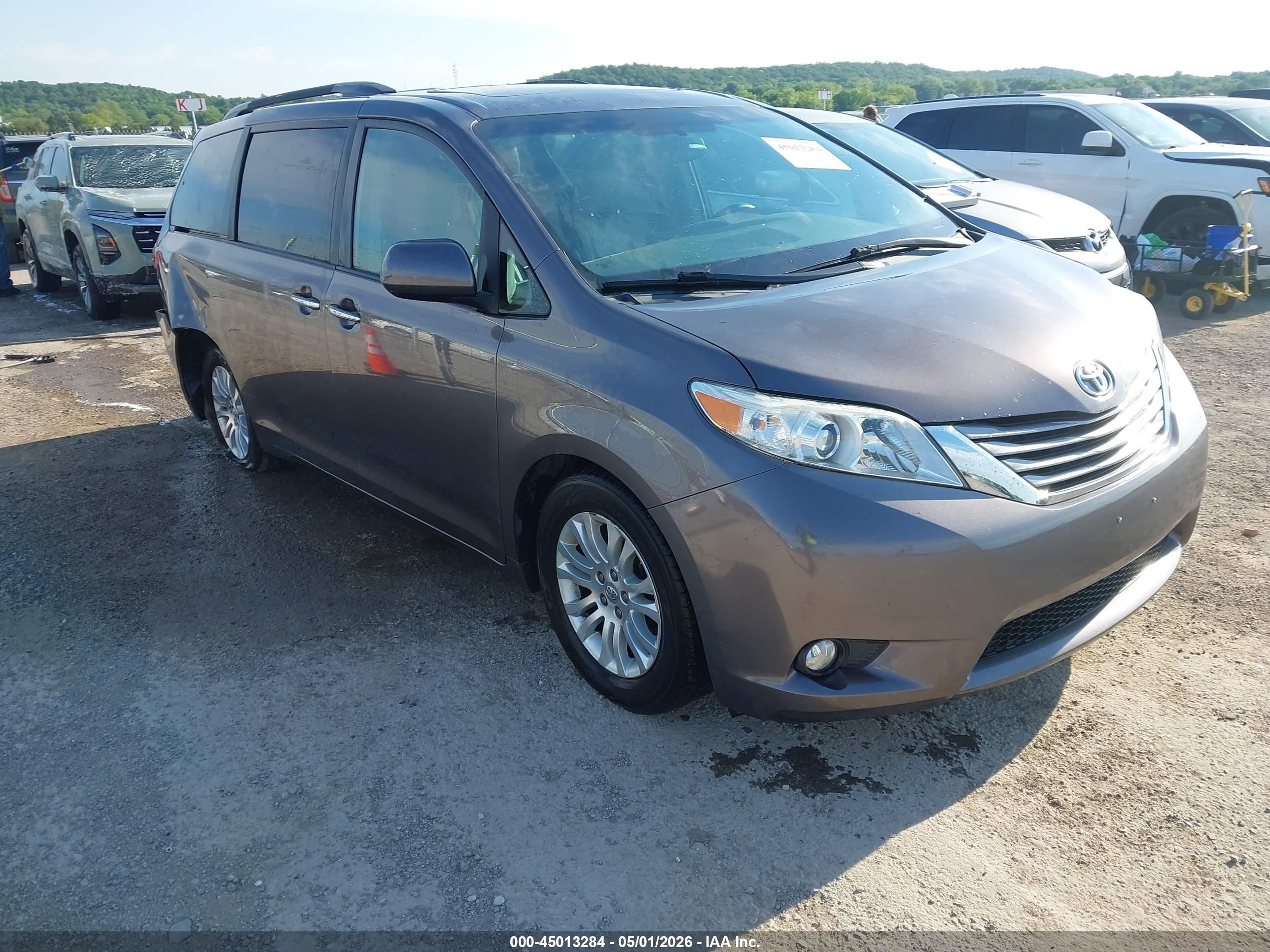 2015 Toyota Sienna Xle 8 Passenger Gray vin: 5TDYK3DC3FS679027