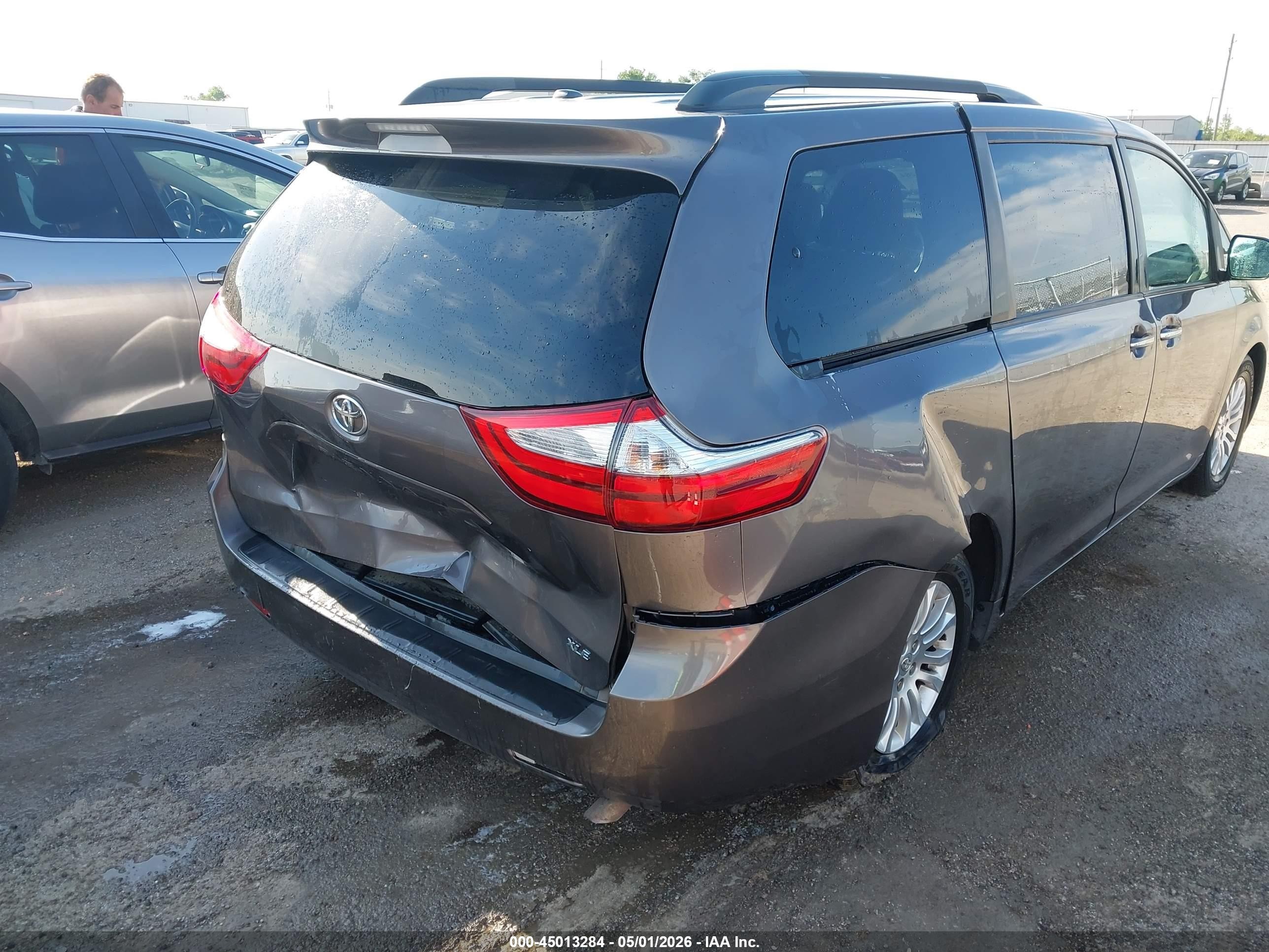 2015 Toyota Sienna Xle 8 Passenger Gray vin: 5TDYK3DC3FS679027