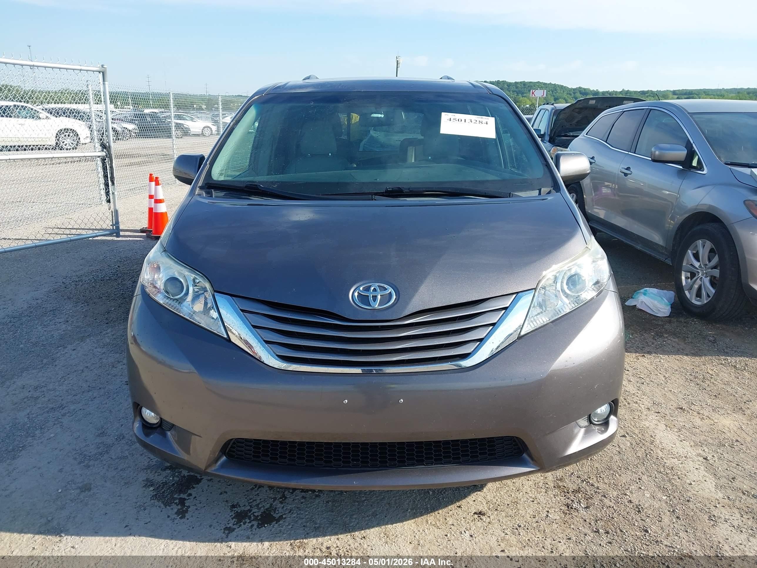 2015 Toyota Sienna Xle 8 Passenger Gray vin: 5TDYK3DC3FS679027