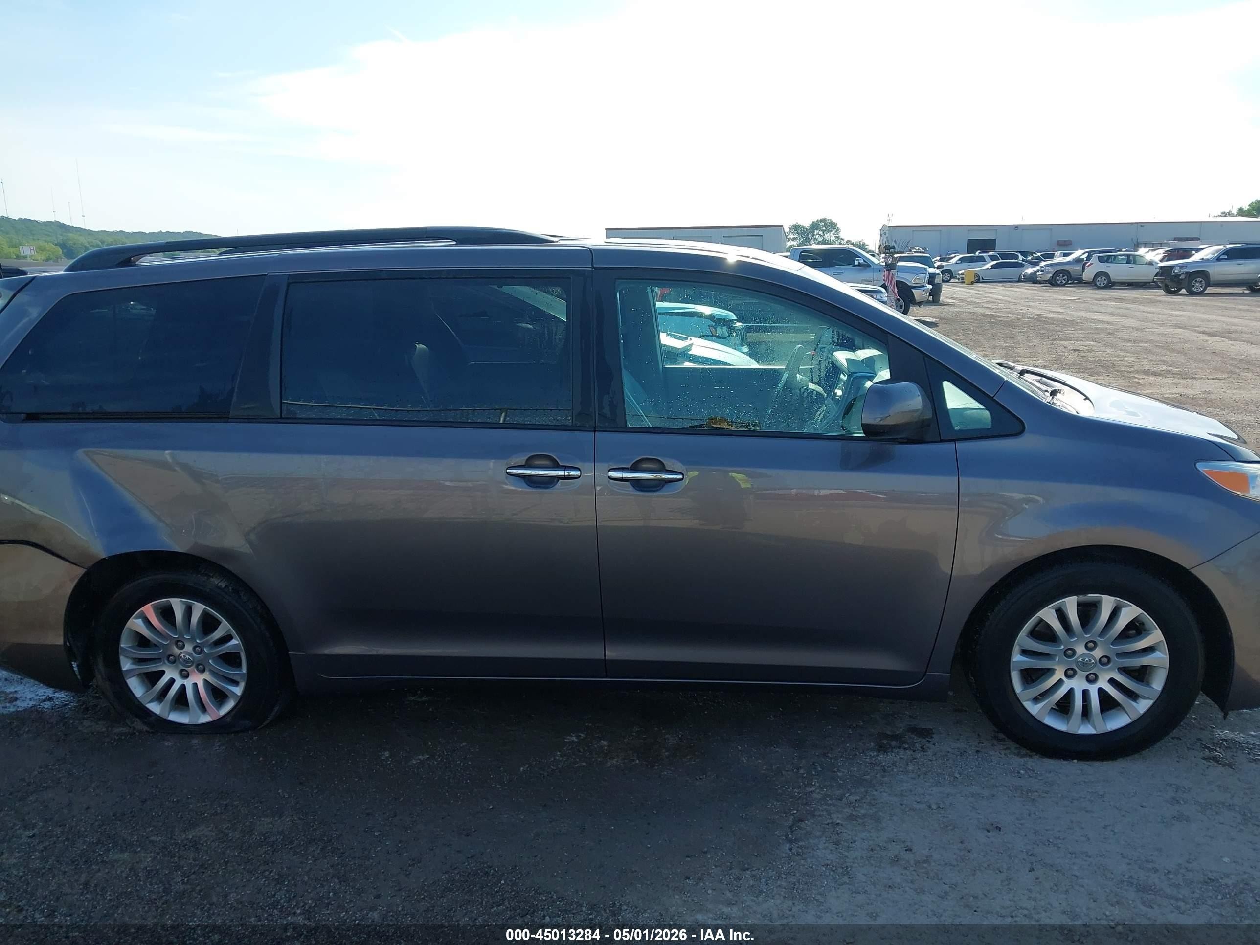 2015 Toyota Sienna Xle 8 Passenger Gray vin: 5TDYK3DC3FS679027