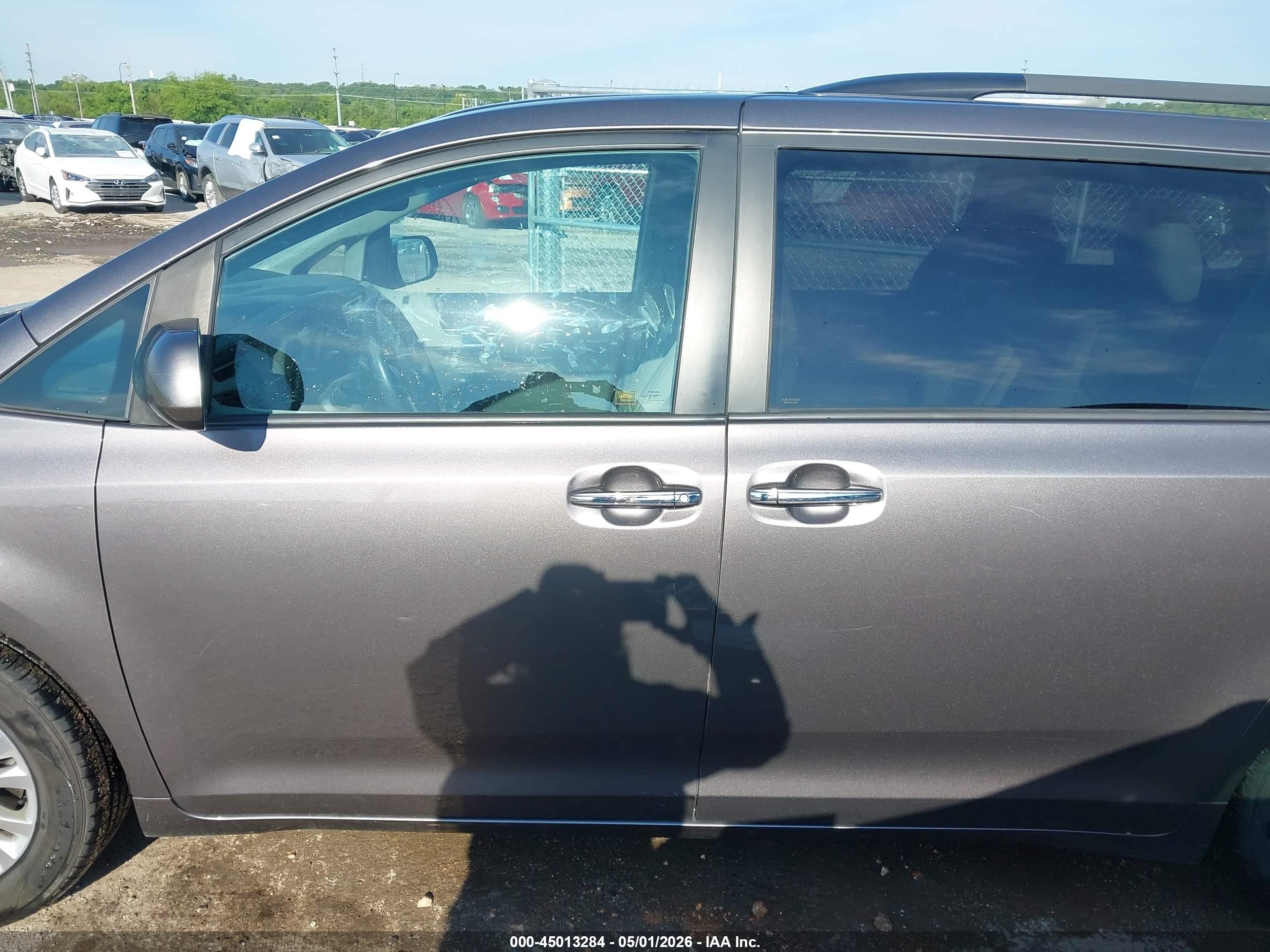2015 Toyota Sienna Xle 8 Passenger Gray vin: 5TDYK3DC3FS679027