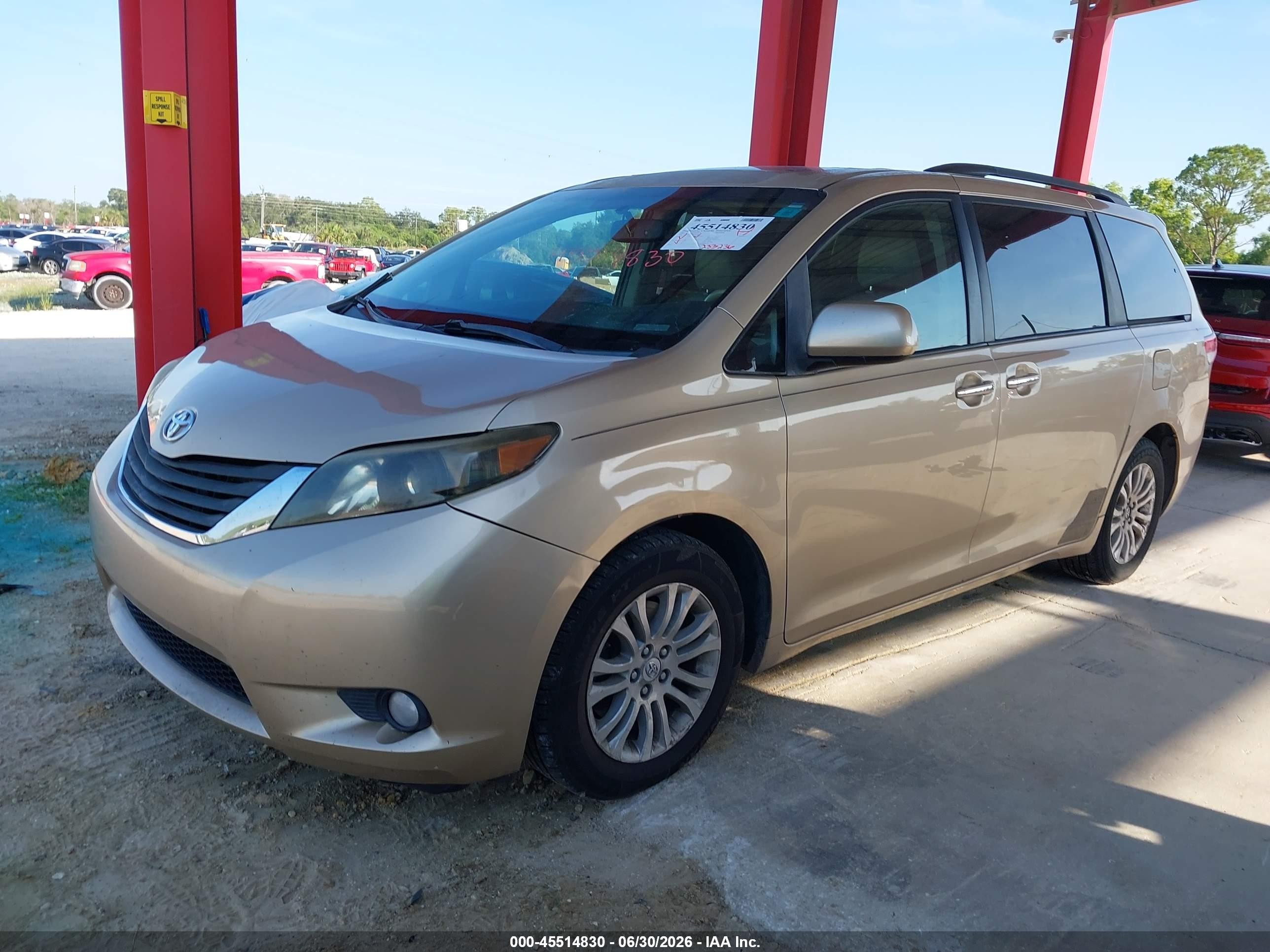 2011 Toyota Sienna Xle V6 Желто-коричневый vin: 5TDYK3DC4BS019685