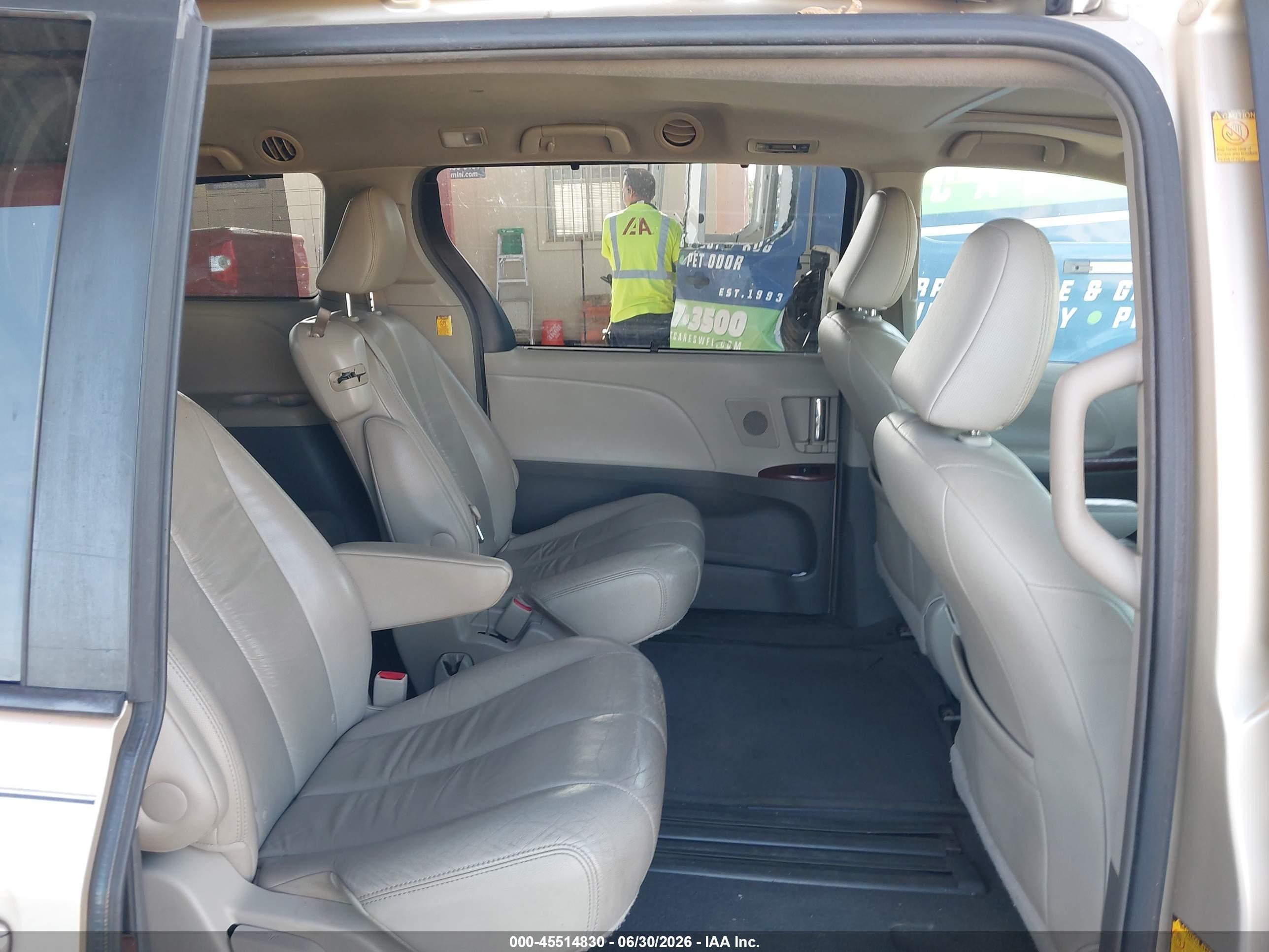 2011 Toyota Sienna Xle V6 Желто-коричневый vin: 5TDYK3DC4BS019685
