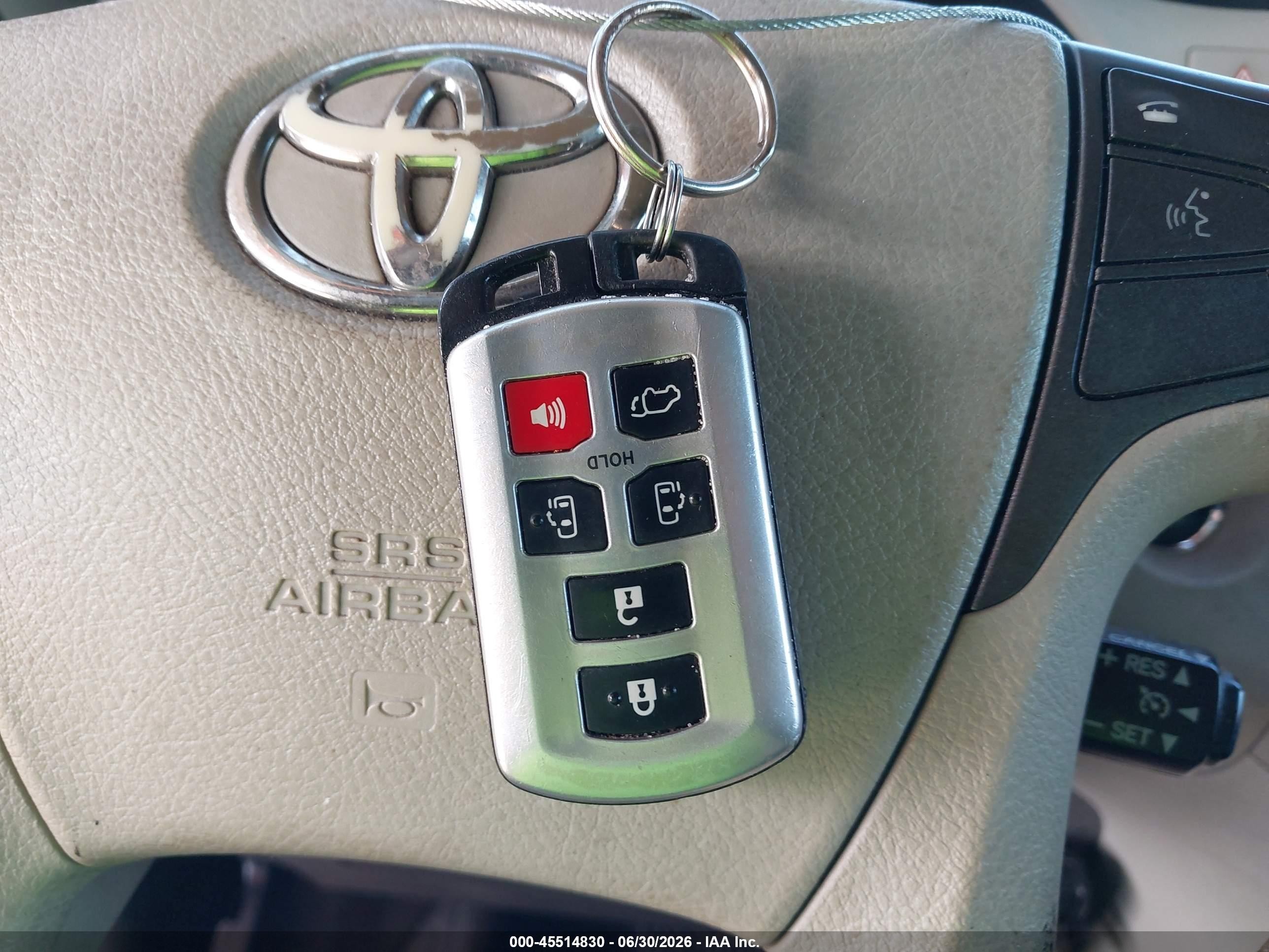 2011 Toyota Sienna Xle V6 Желто-коричневый vin: 5TDYK3DC4BS019685