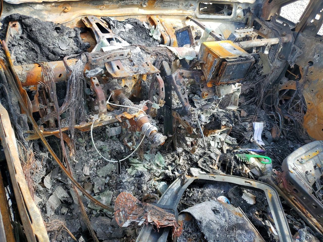 2011 Toyota Sienna Burn vin: 5TDYK3DC4BS044926