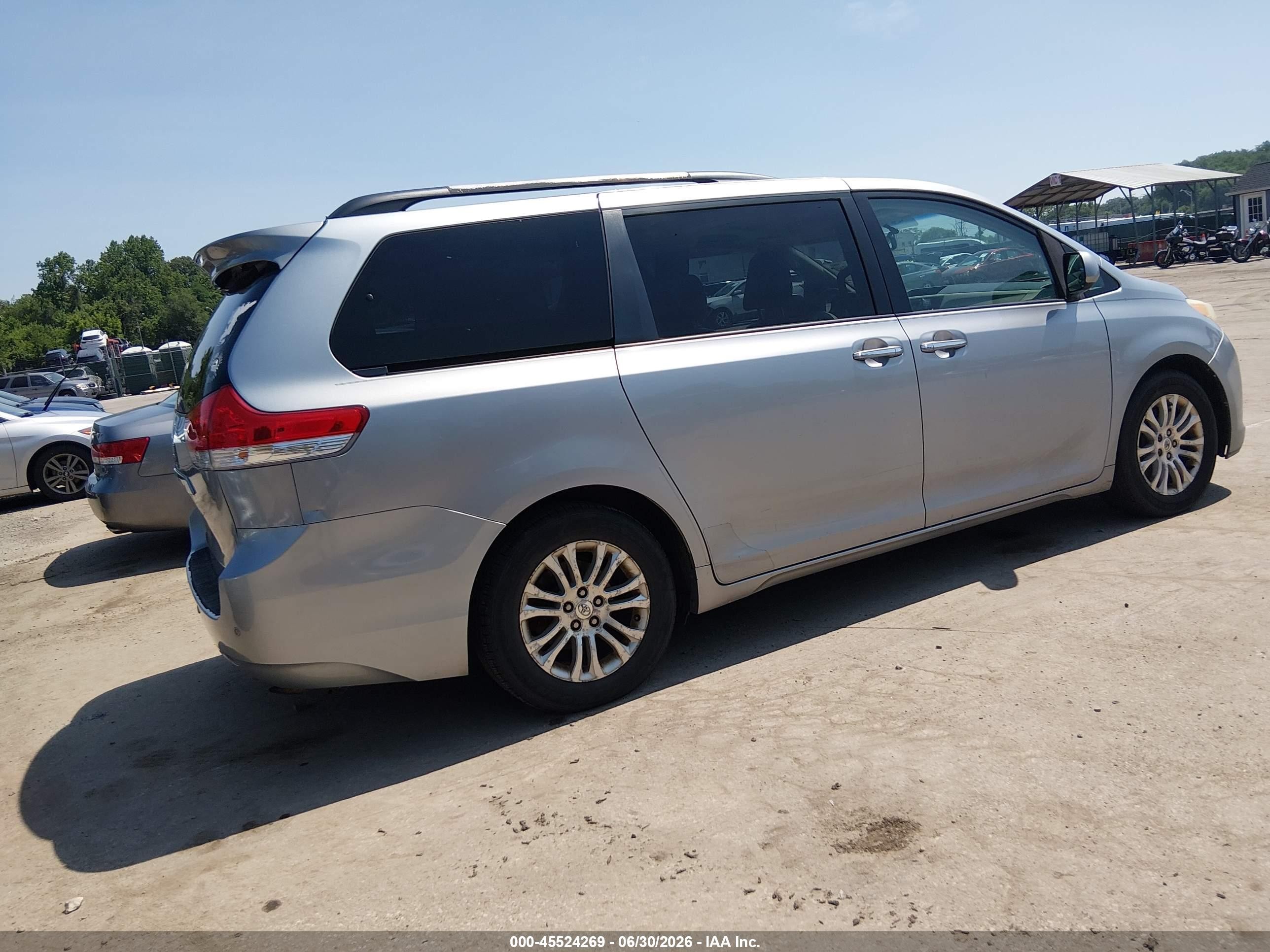 2011 Toyota Sienna Xle V6 Gray vin: 5TDYK3DC4BS055358