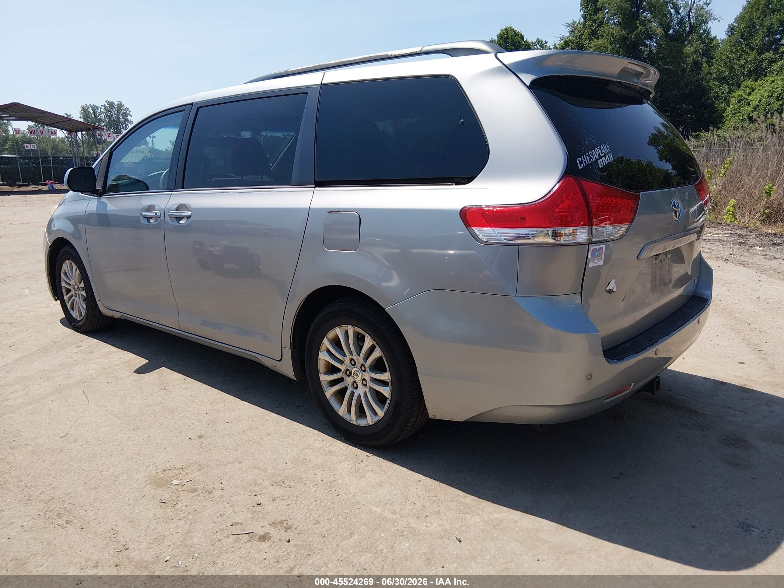 2011 Toyota Sienna Xle V6 Gray vin: 5TDYK3DC4BS055358
