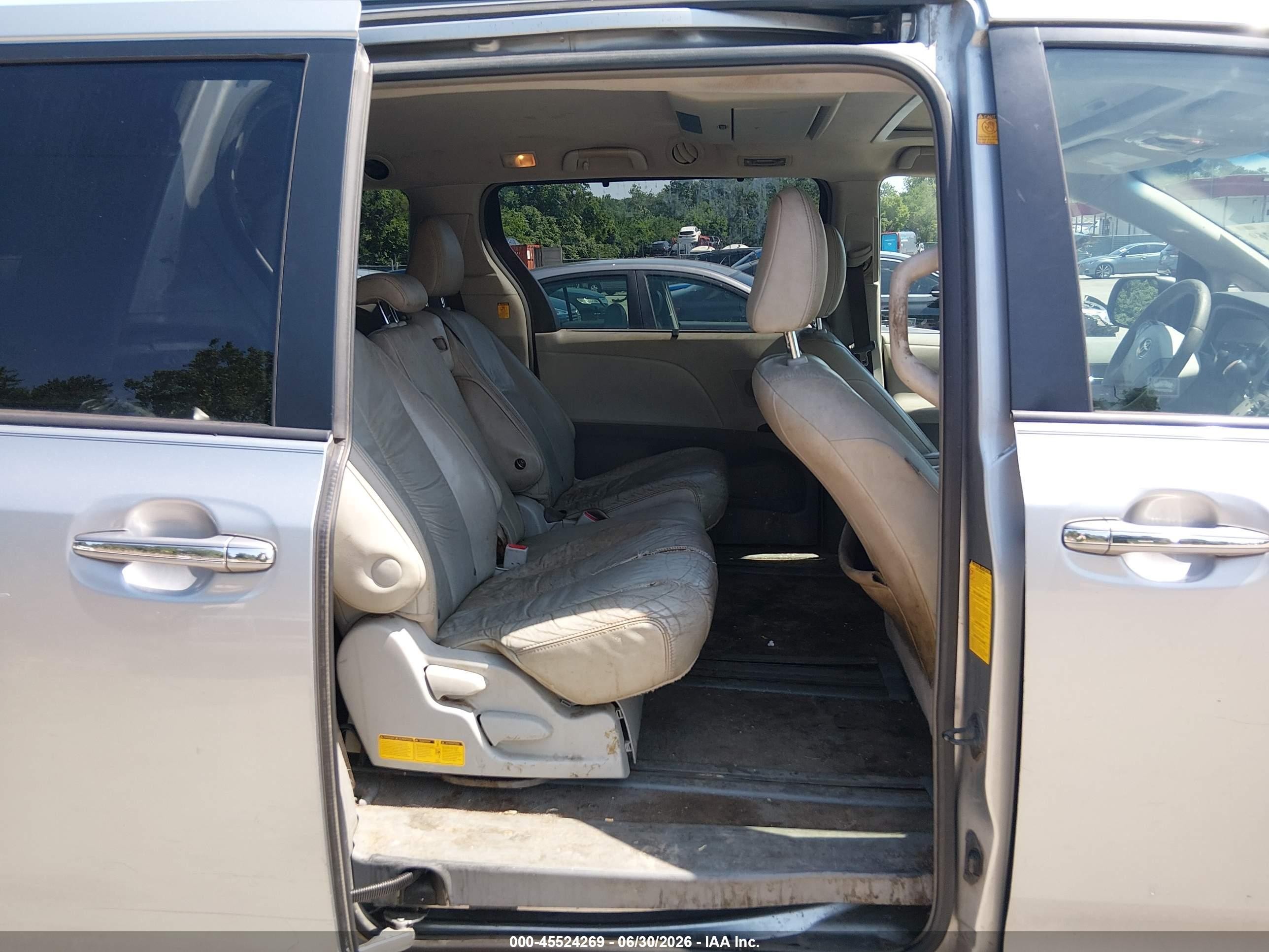 2011 Toyota Sienna Xle V6 Gray vin: 5TDYK3DC4BS055358
