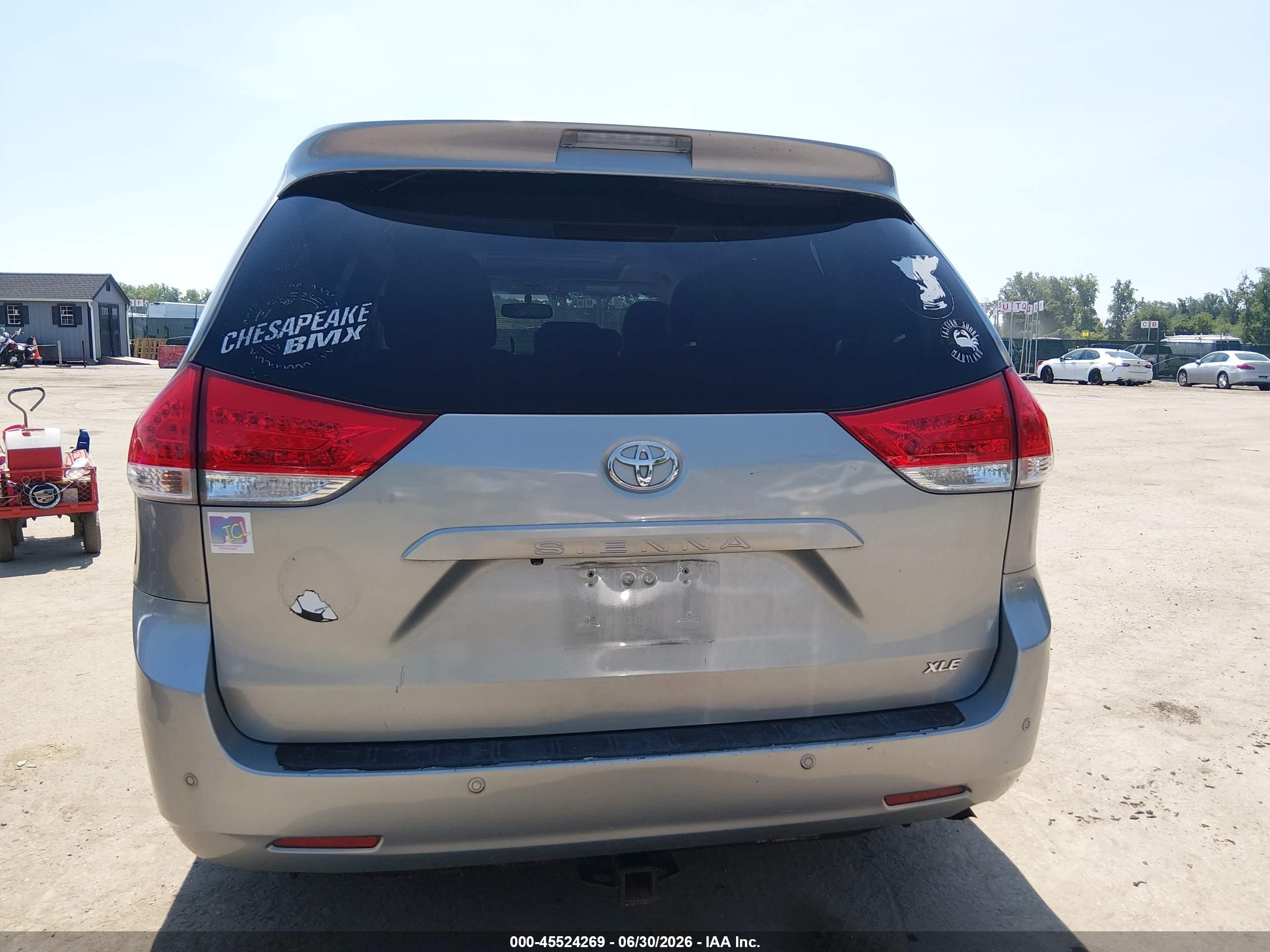 2011 Toyota Sienna Xle V6 Gray vin: 5TDYK3DC4BS055358