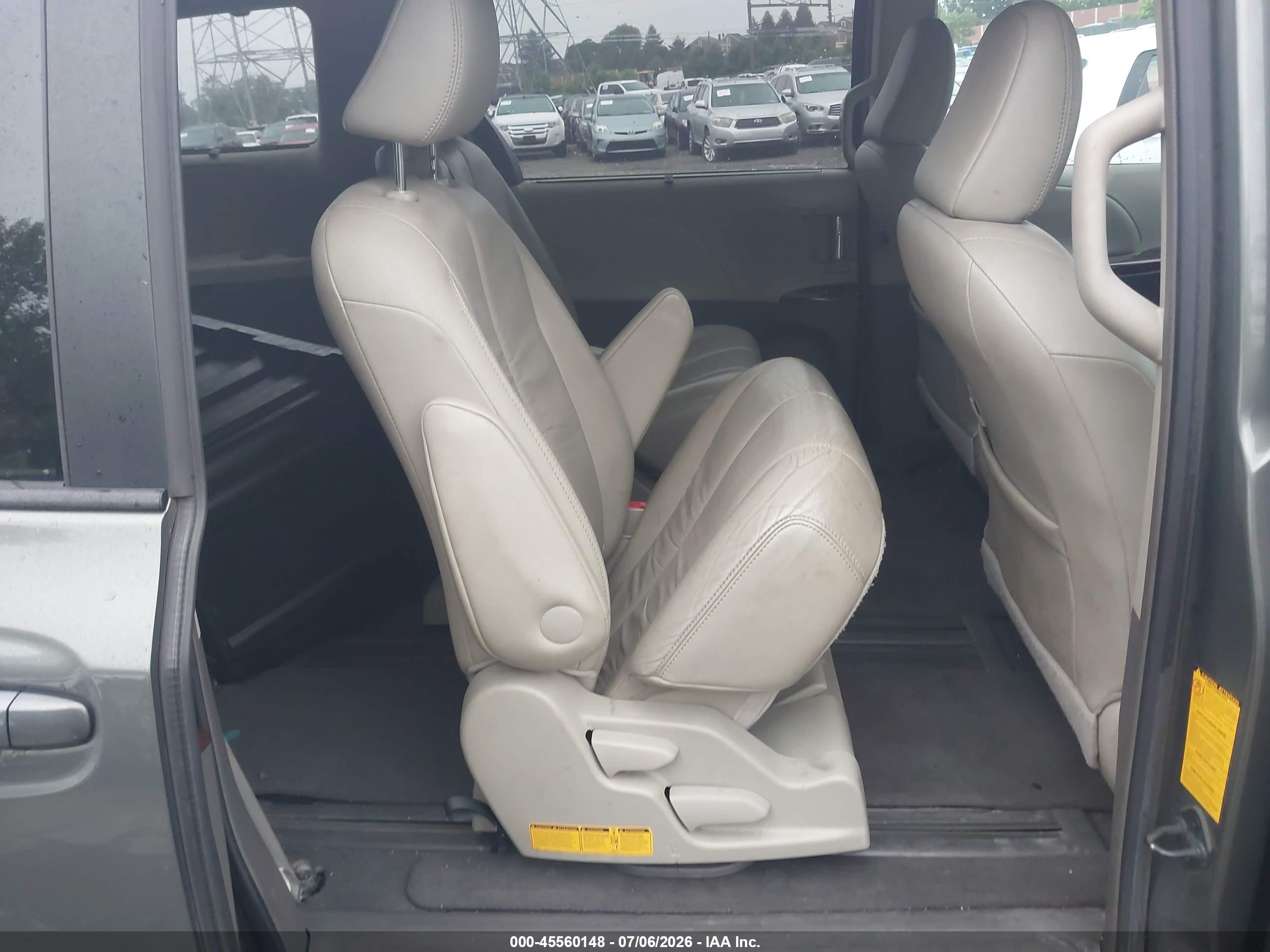 2011 Toyota Sienna Xle V6 Green vin: 5TDYK3DC4BS058275