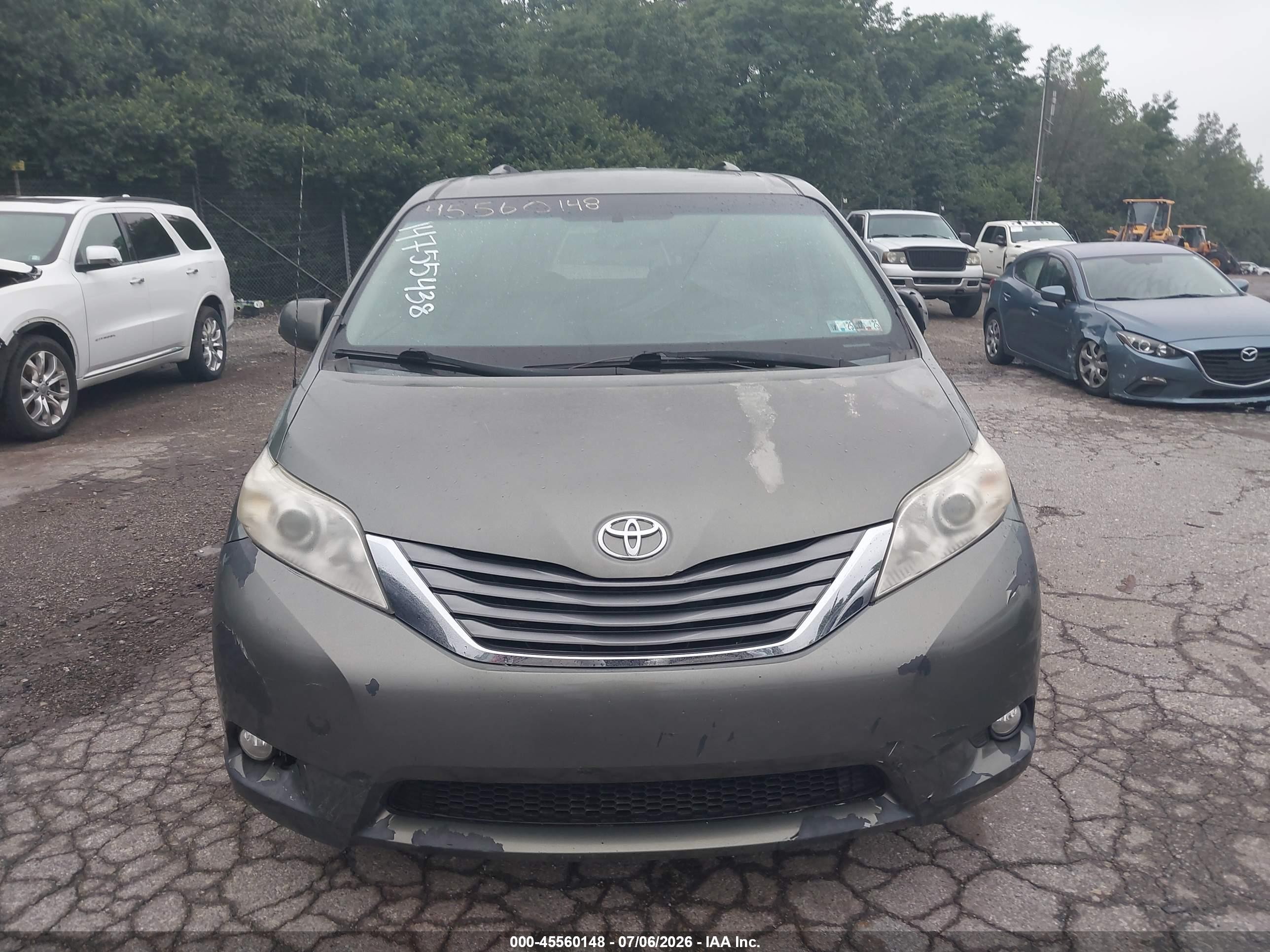 2011 Toyota Sienna Xle V6 Green vin: 5TDYK3DC4BS058275