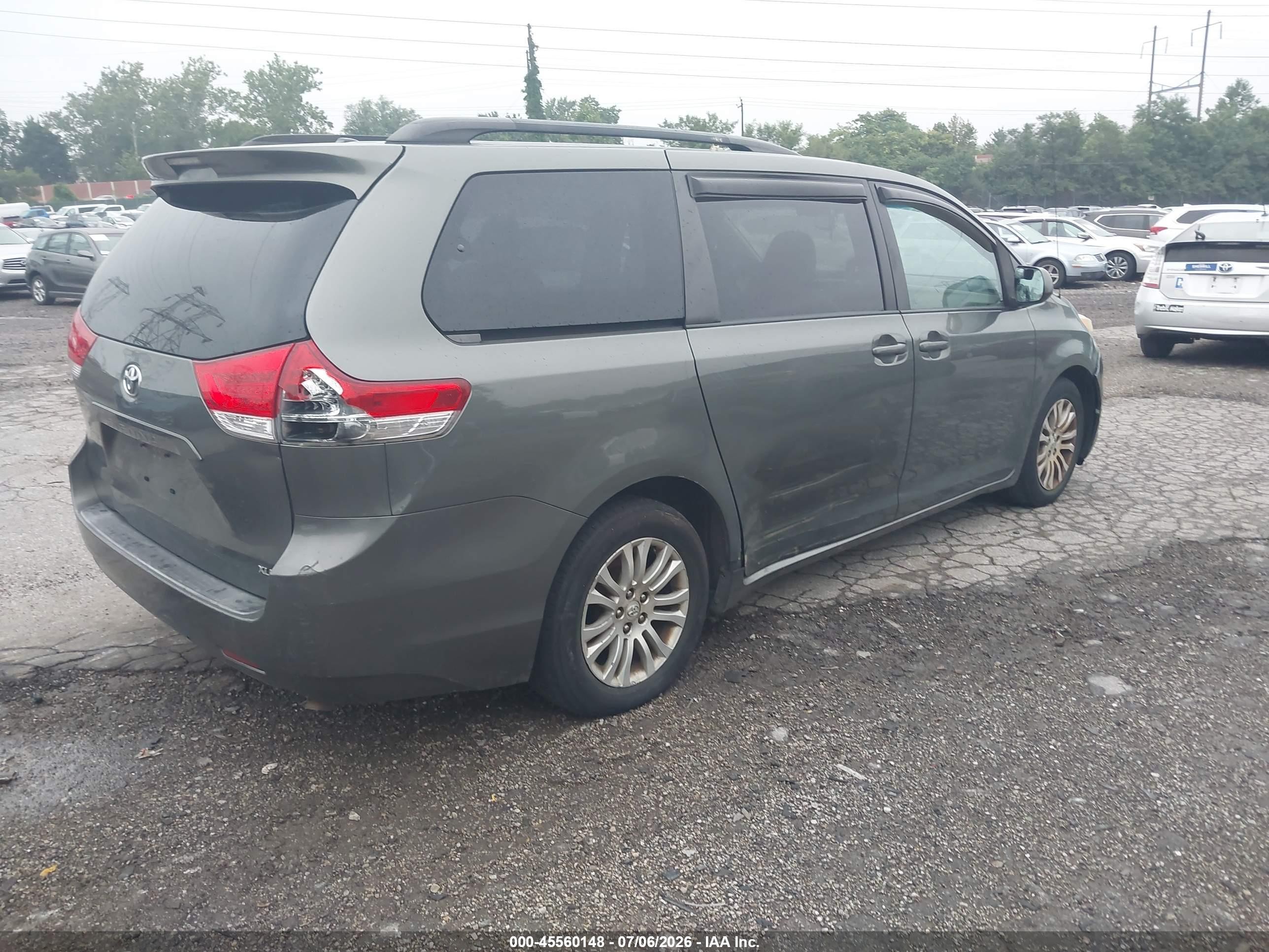 2011 Toyota Sienna Xle V6 Green vin: 5TDYK3DC4BS058275