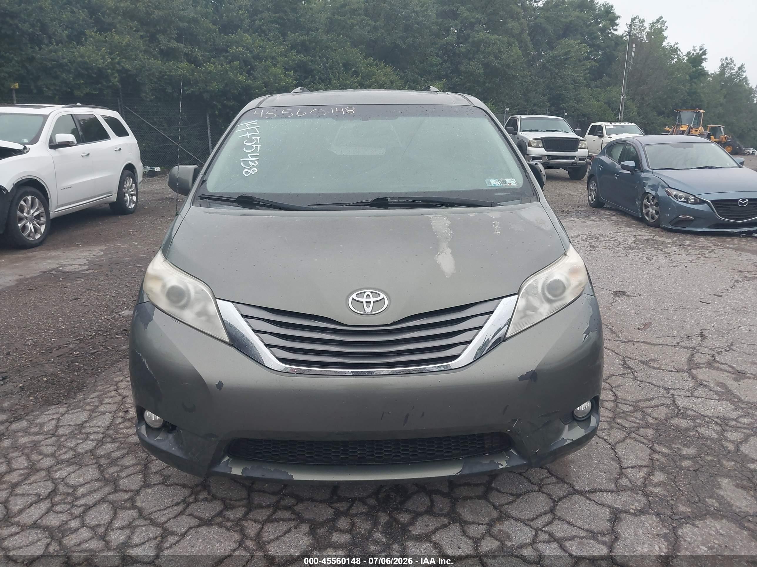 2011 Toyota Sienna Xle V6 Green vin: 5TDYK3DC4BS058275