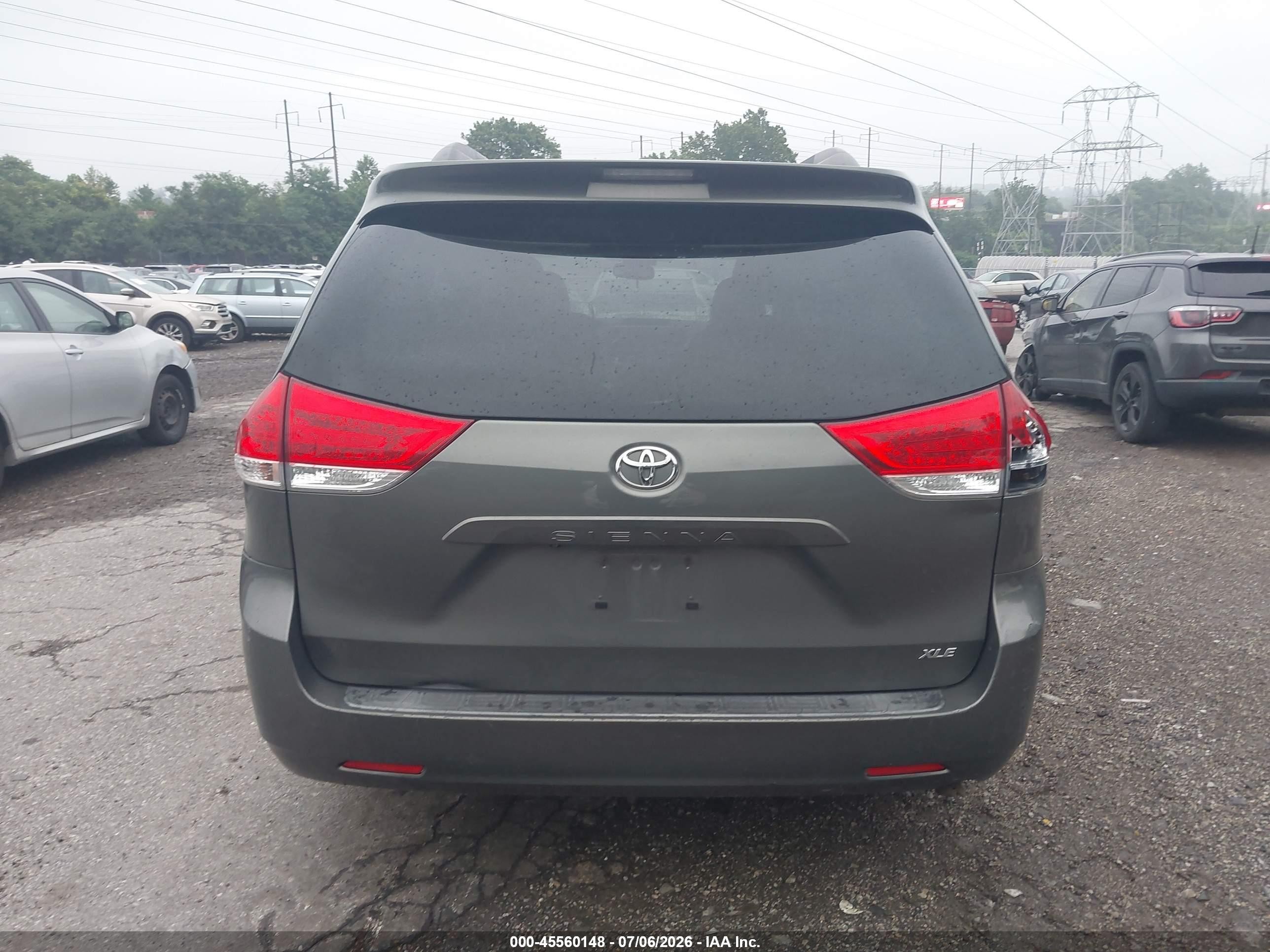 2011 Toyota Sienna Xle V6 Green vin: 5TDYK3DC4BS058275
