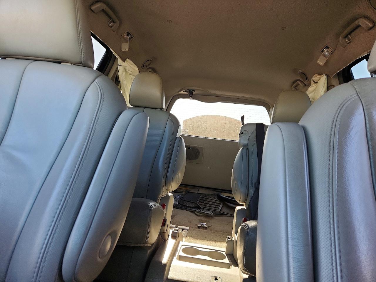 2011 Toyota Sienna Xle 8-passenger Silver vin: 5TDYK3DC4BS062939