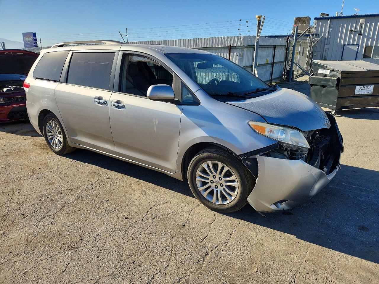2011 Toyota Sienna Xle 8-passenger Silver vin: 5TDYK3DC4BS062939