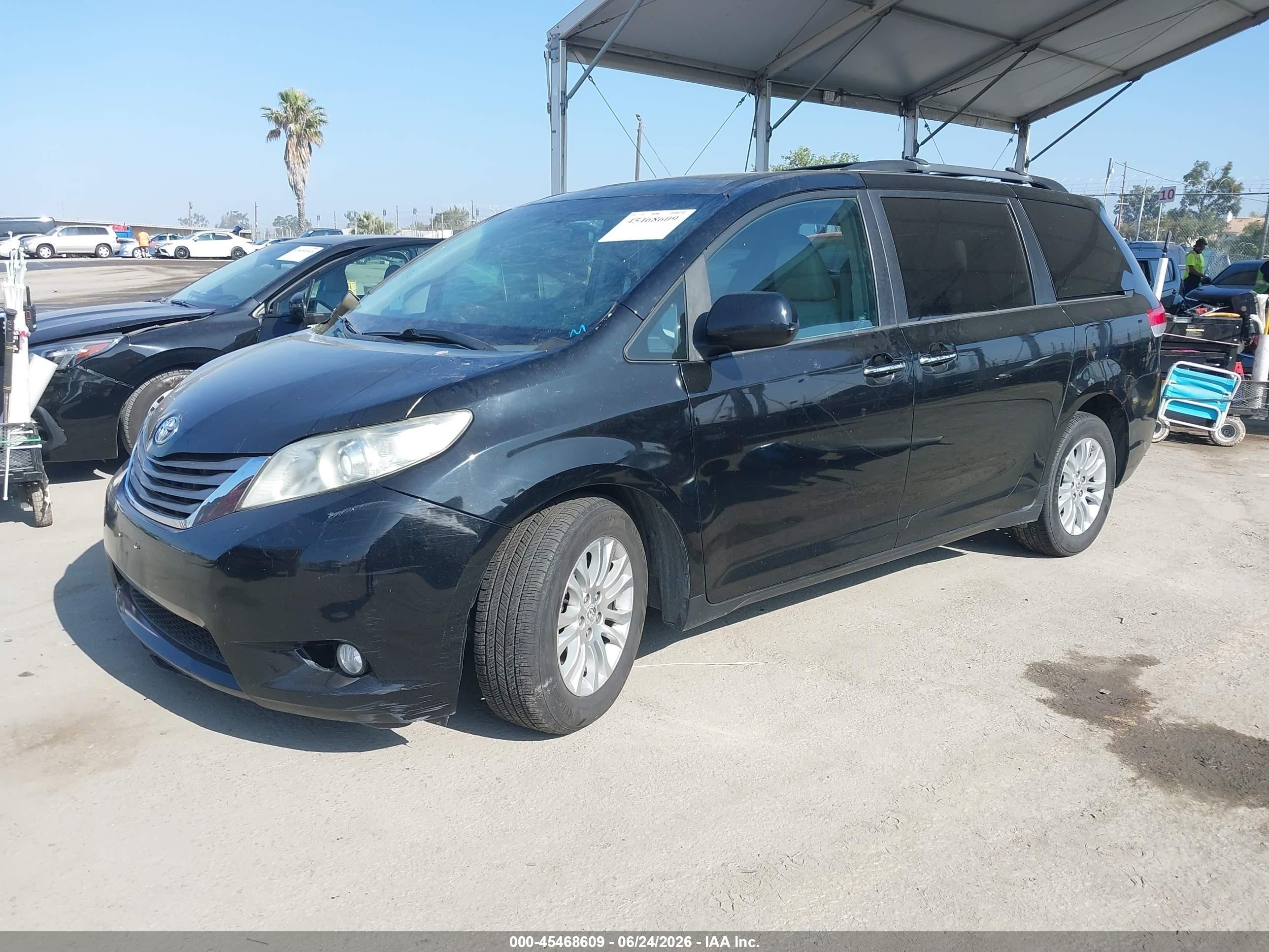 2011 Toyota Sienna Xle V6 Черный vin: 5TDYK3DC4BS065498