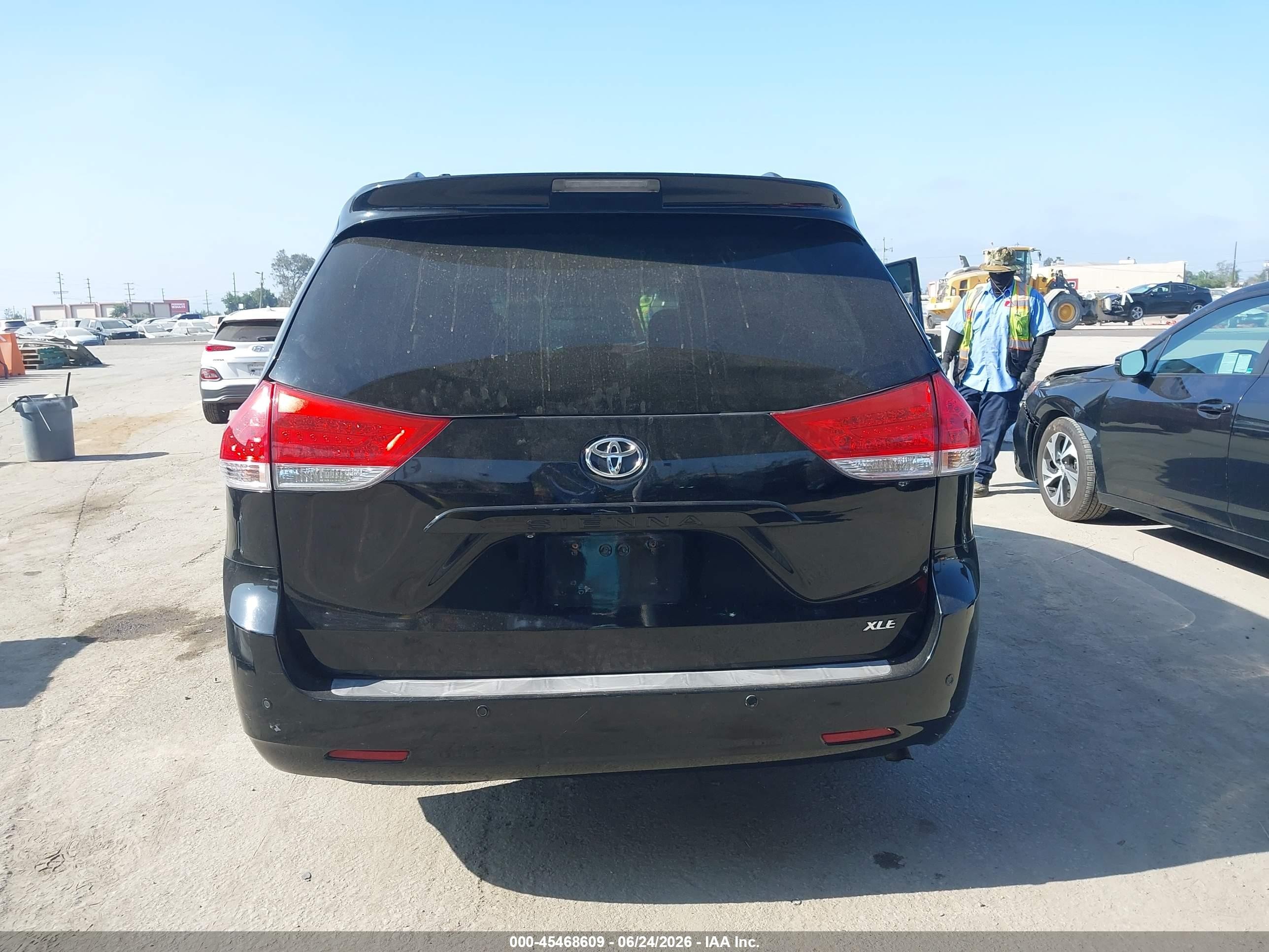 2011 Toyota Sienna Xle V6 Черный vin: 5TDYK3DC4BS065498