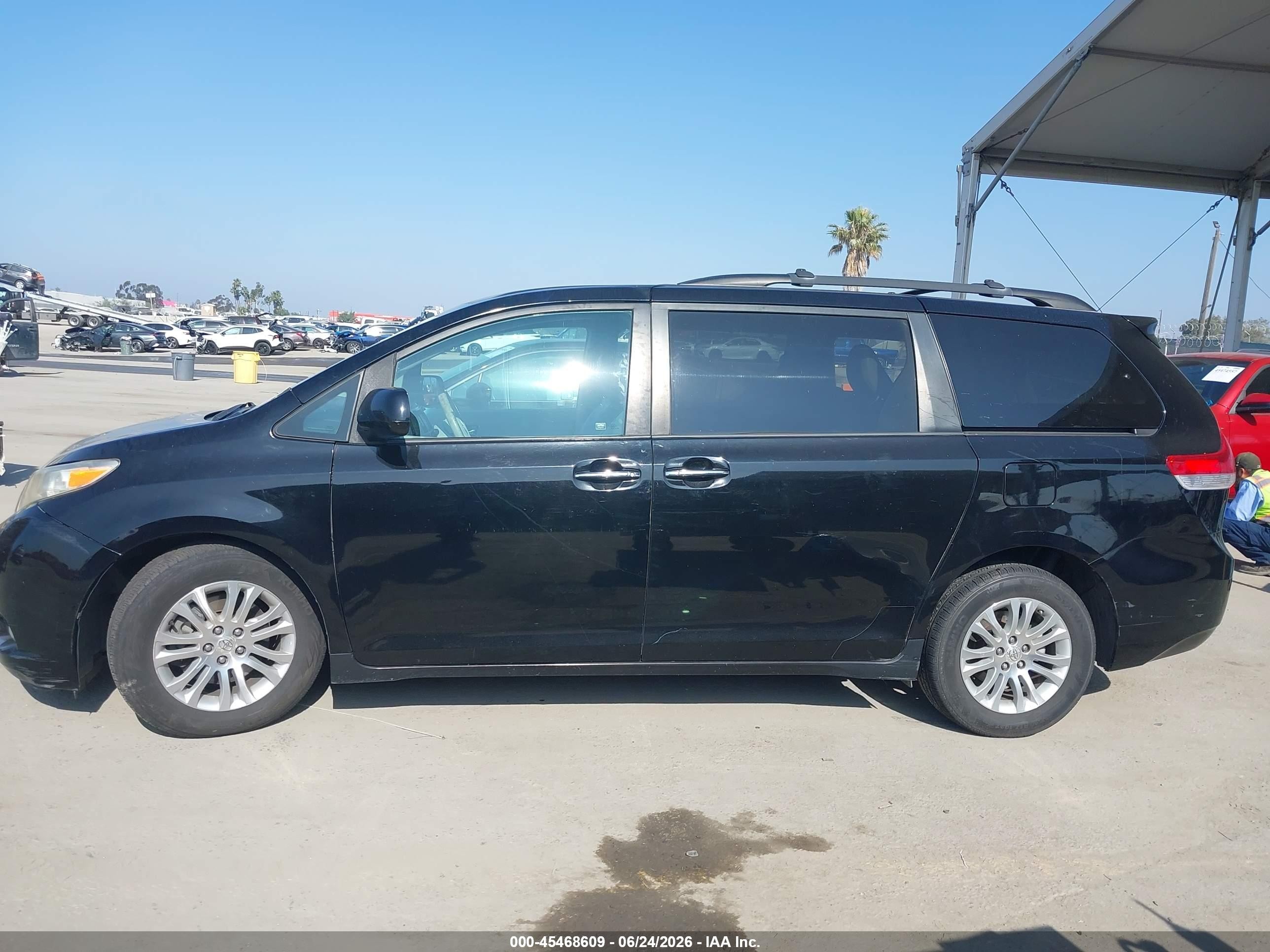 2011 Toyota Sienna Xle V6 Черный vin: 5TDYK3DC4BS065498
