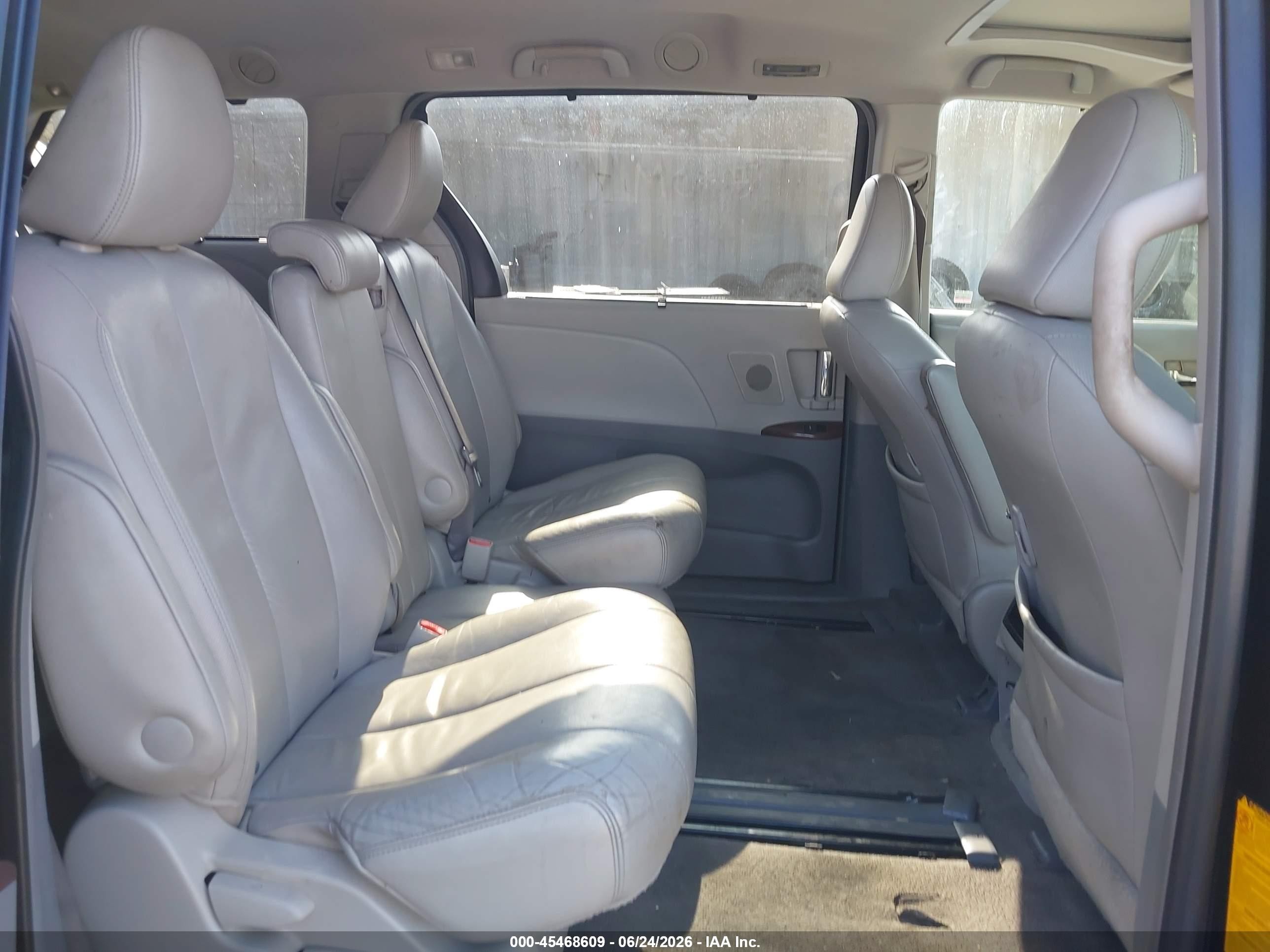 2011 Toyota Sienna Xle V6 Черный vin: 5TDYK3DC4BS065498