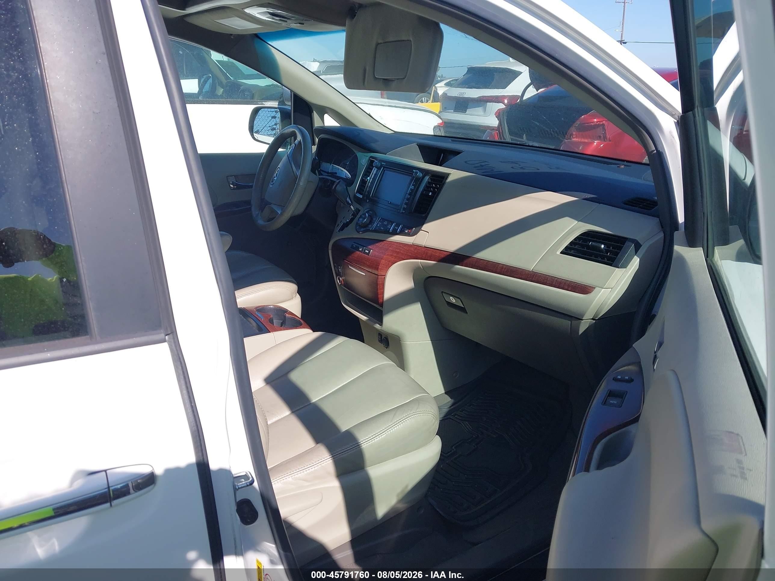 2011 Toyota Sienna Xle V6 Белый vin: 5TDYK3DC4BS072662