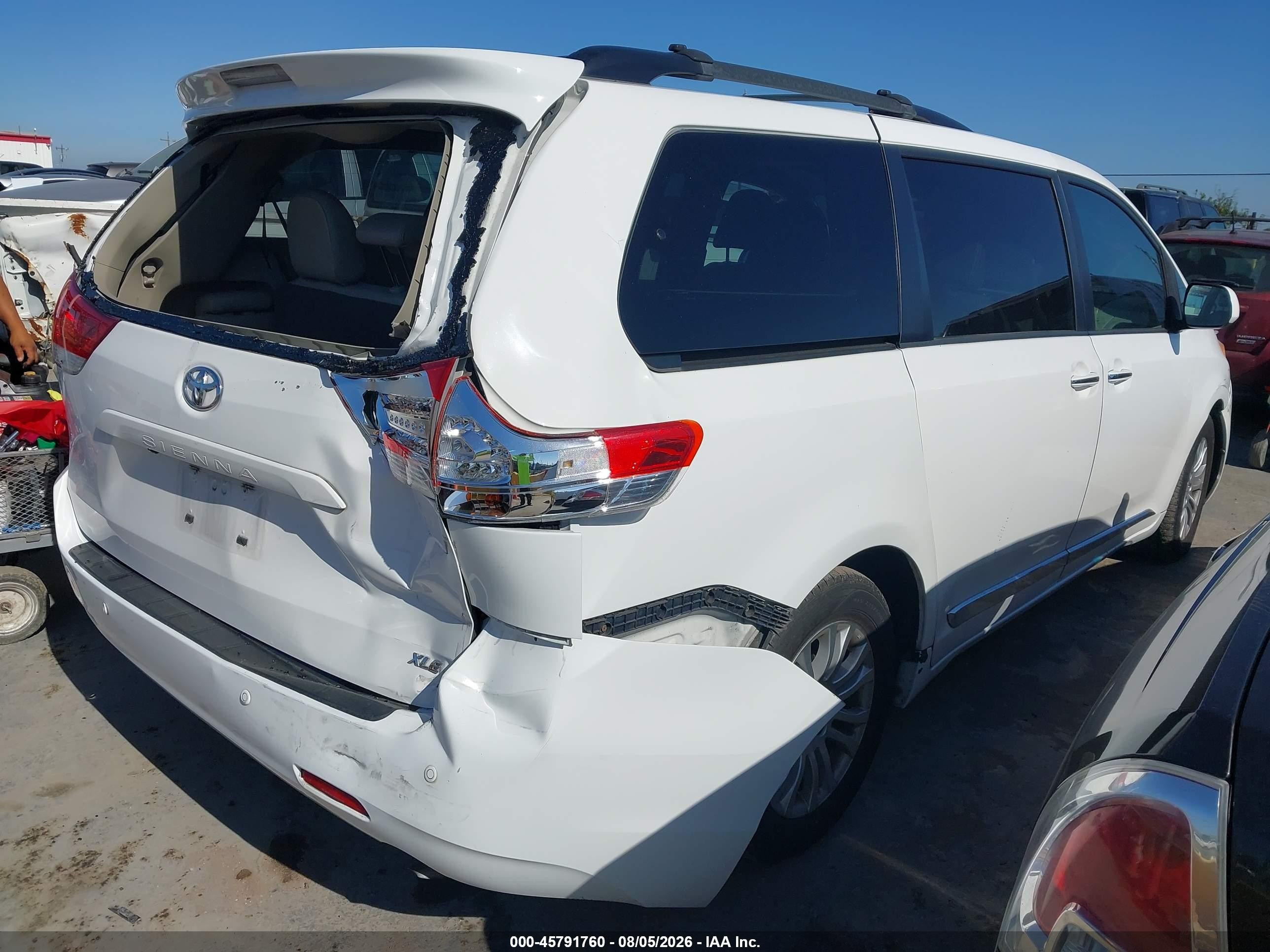2011 Toyota Sienna Xle V6 Белый vin: 5TDYK3DC4BS072662