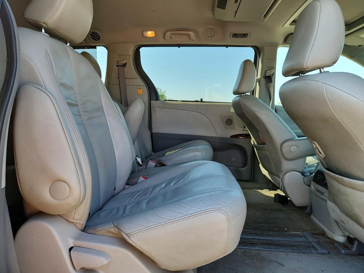 2011 Toyota Sienna Xle 8-passenger Серый vin: 5TDYK3DC4BS077800