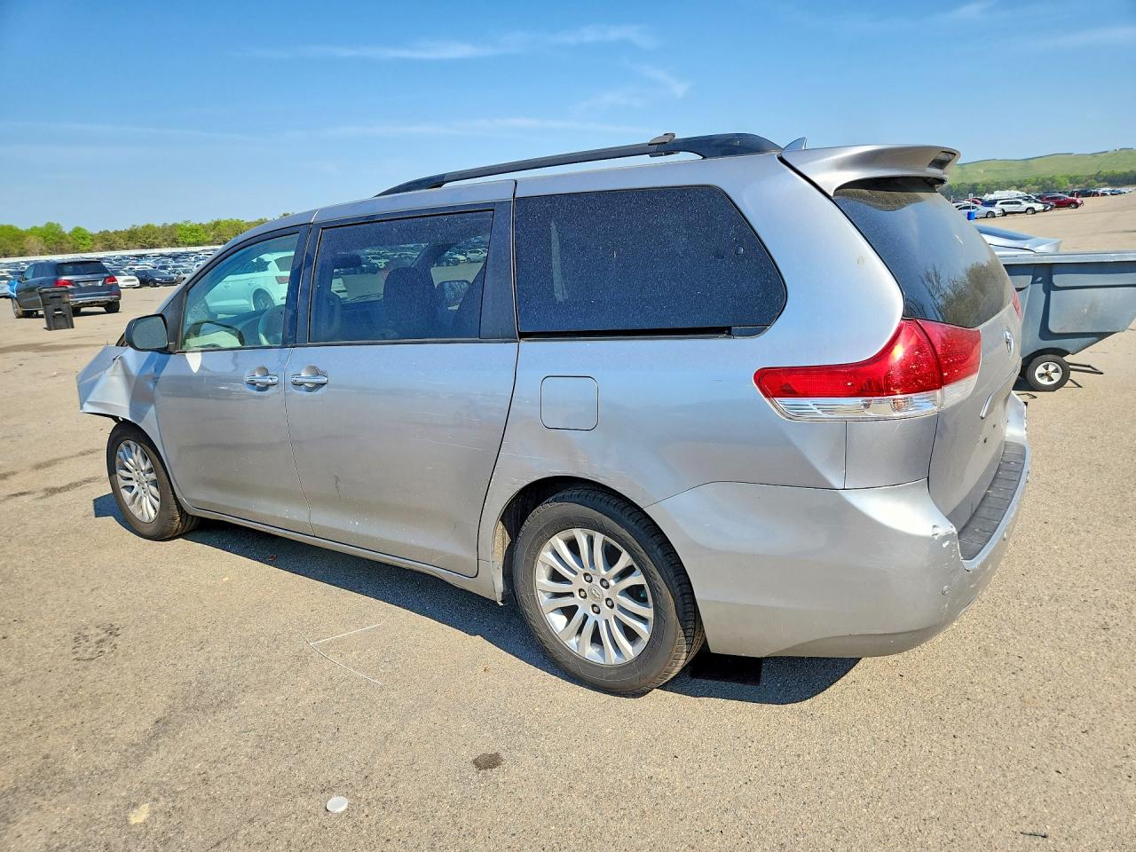 2011 Toyota Sienna Xle 8-passenger Серый vin: 5TDYK3DC4BS077800