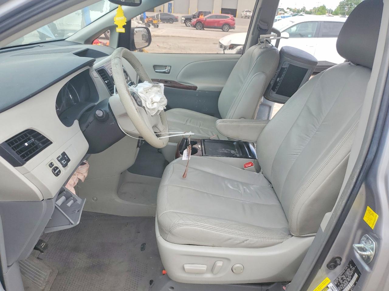 2011 Toyota Sienna Xle 8-passenger Silver vin: 5TDYK3DC4BS095679