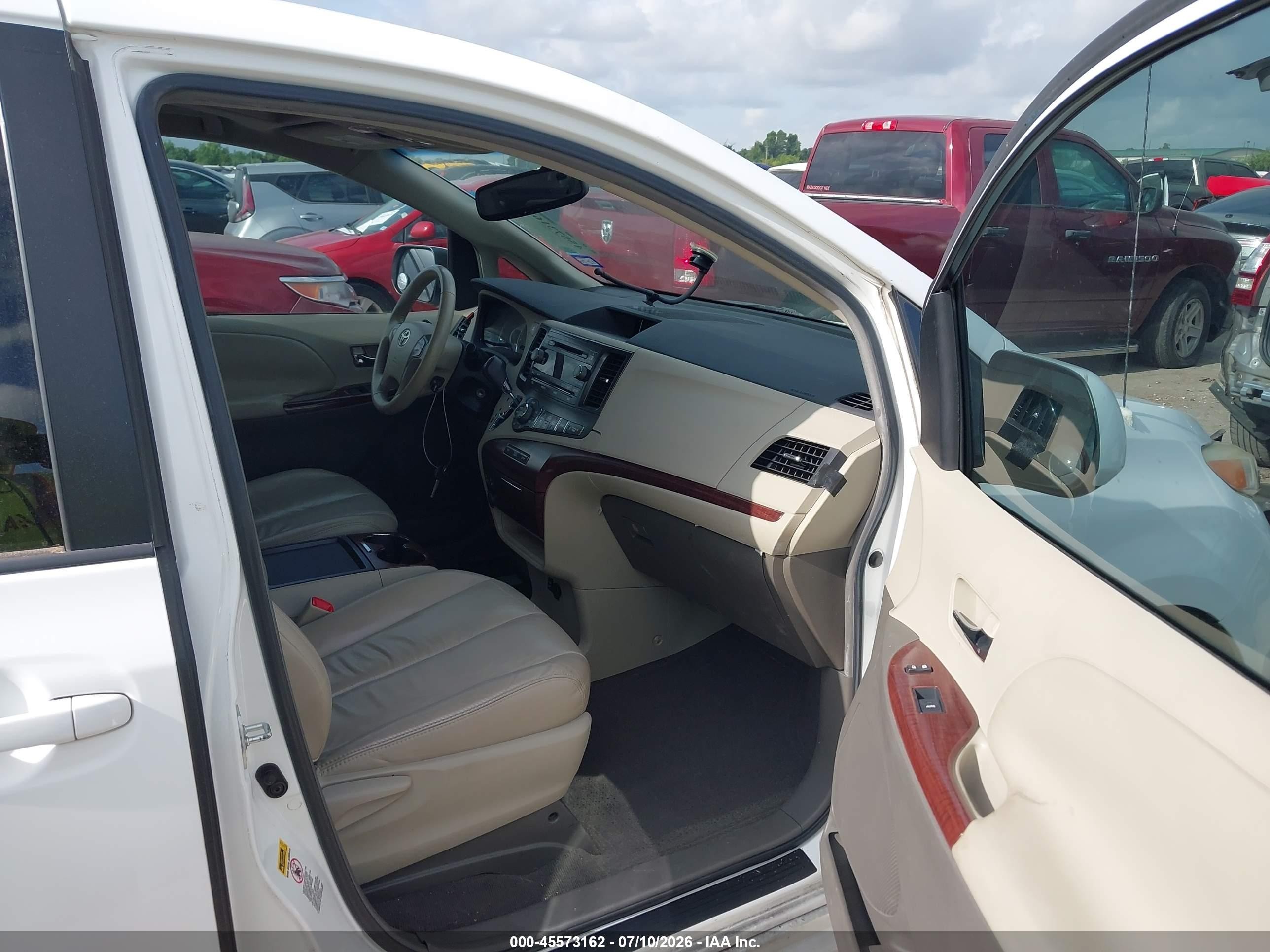 2011 Toyota Sienna Xle V6 White vin: 5TDYK3DC4BS099117