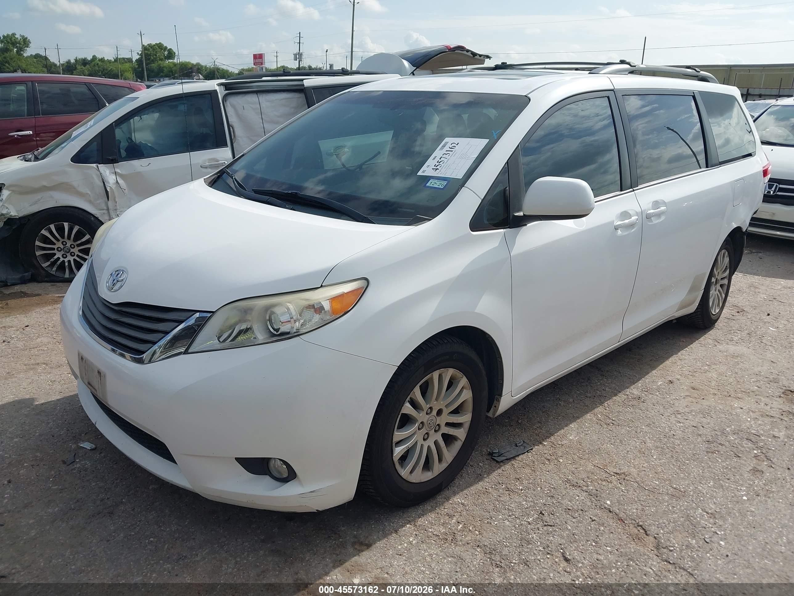 2011 Toyota Sienna Xle V6 White vin: 5TDYK3DC4BS099117