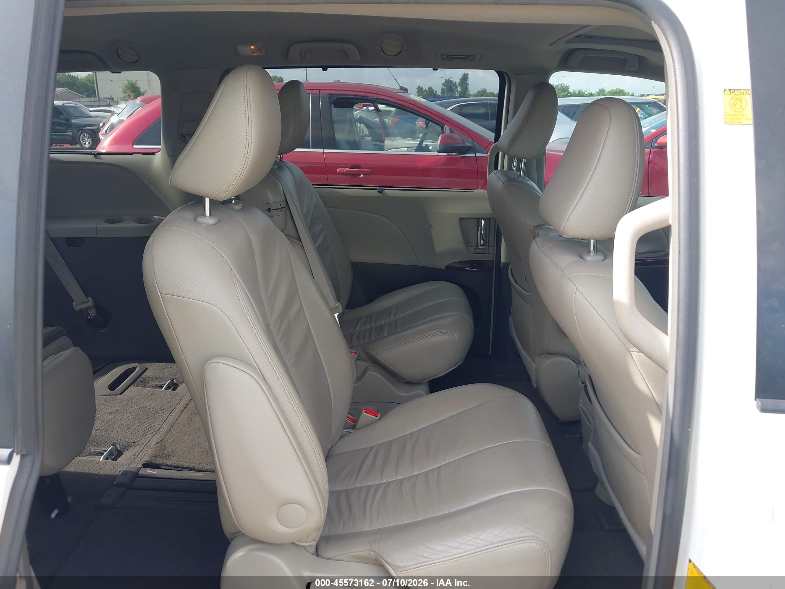 2011 Toyota Sienna Xle V6 White vin: 5TDYK3DC4BS099117
