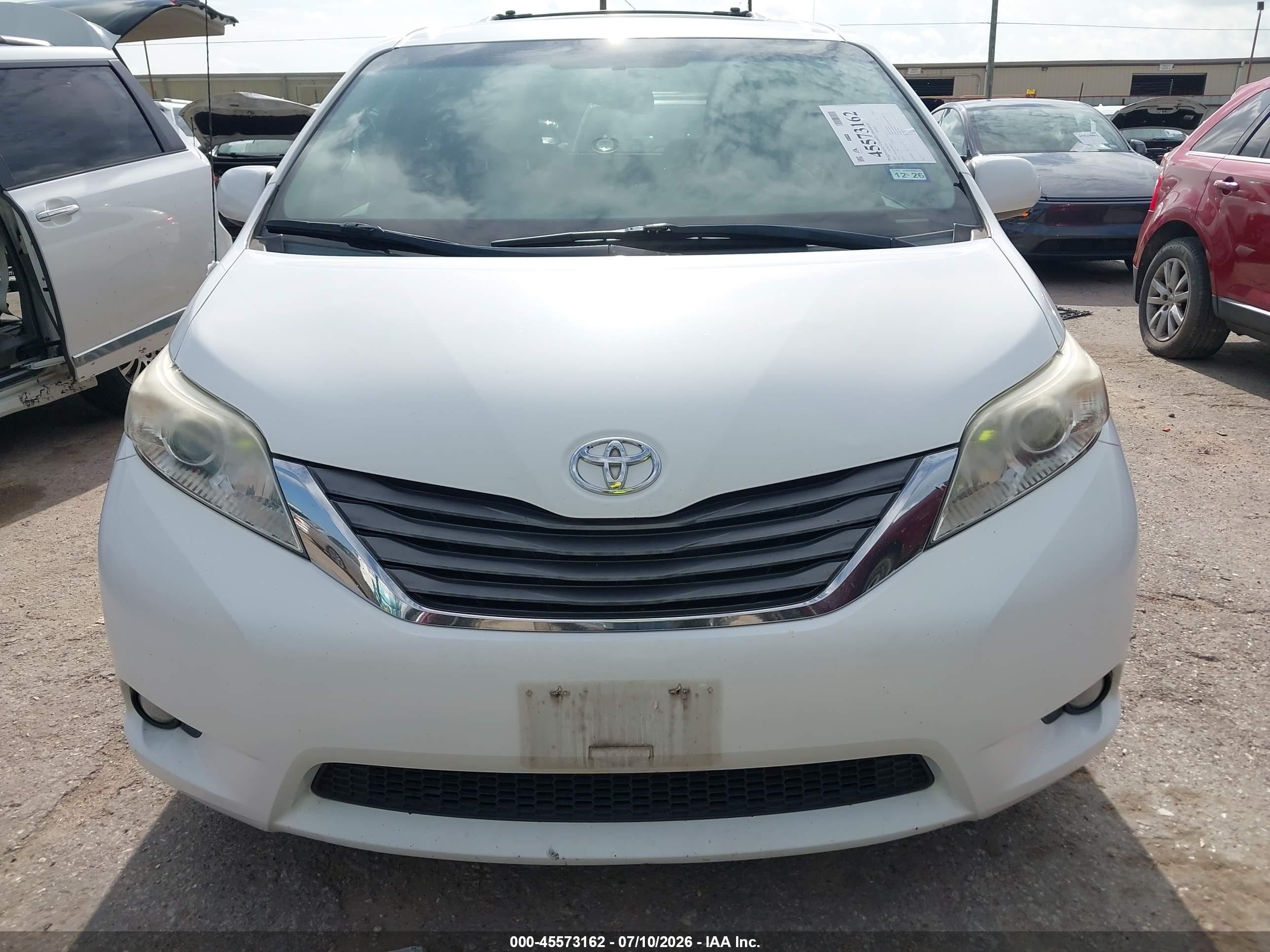 2011 Toyota Sienna Xle V6 White vin: 5TDYK3DC4BS099117