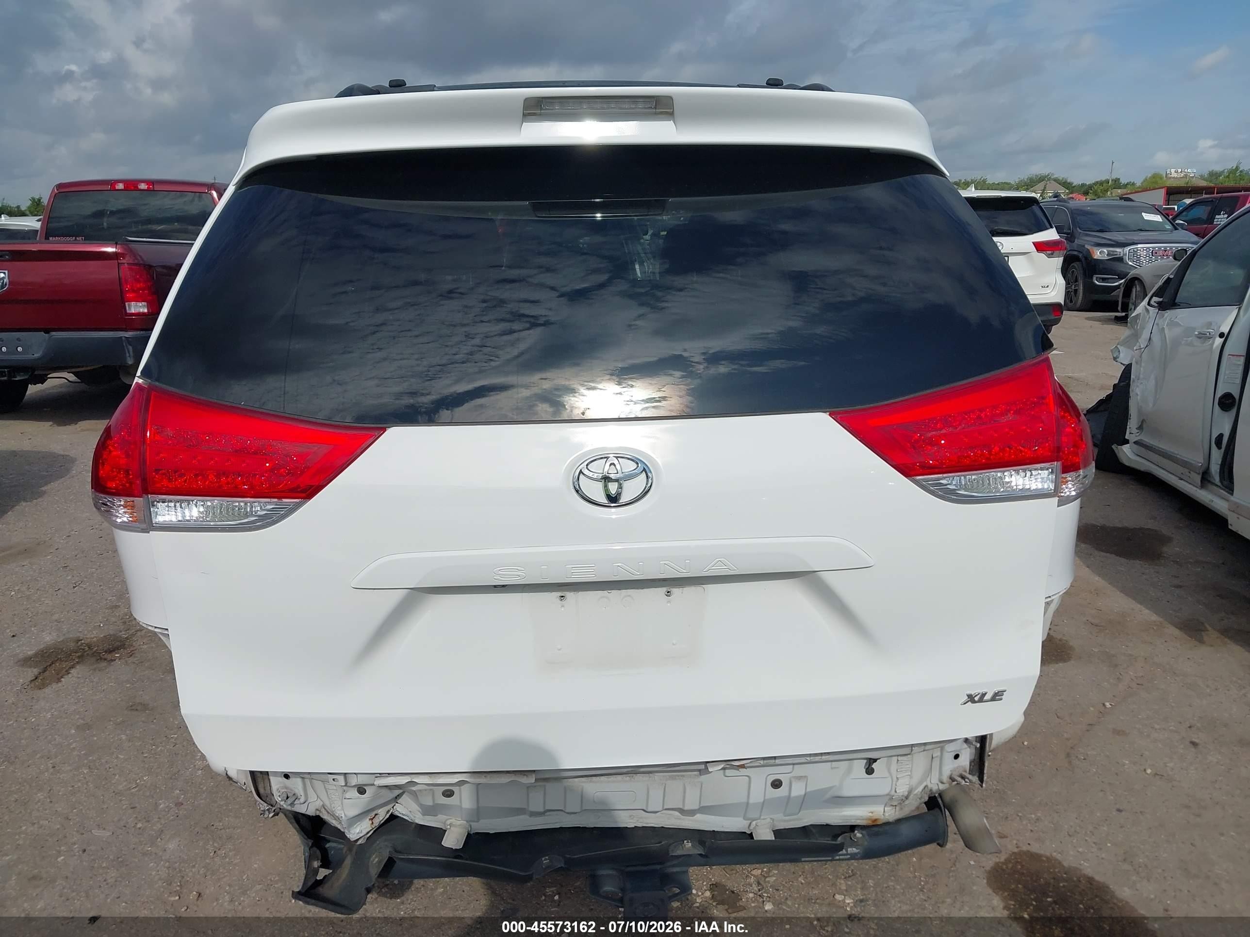 2011 Toyota Sienna Xle V6 White vin: 5TDYK3DC4BS099117