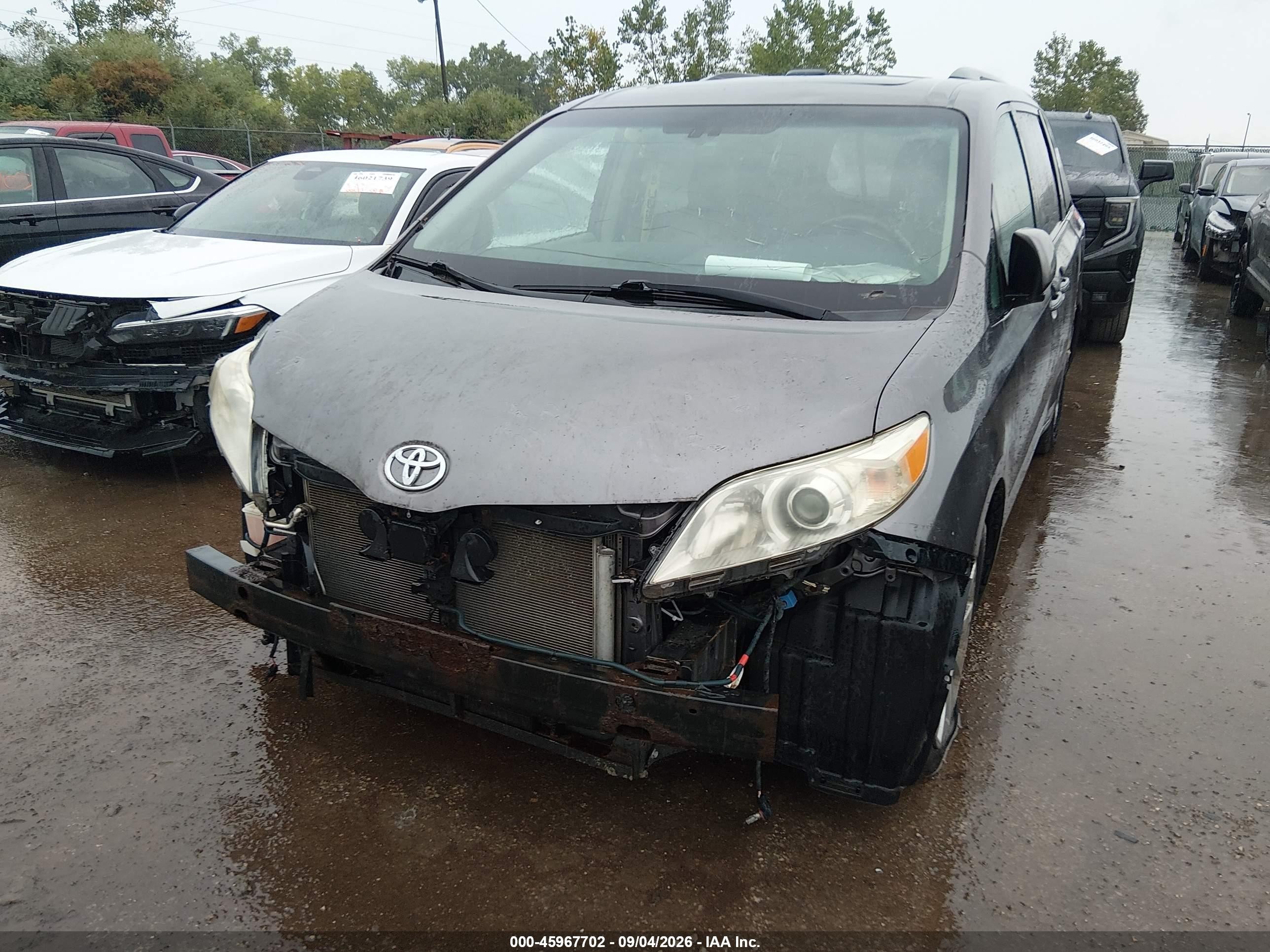 2011 Toyota Sienna Limited V6 Серый vin: 5TDYK3DC4BS104591