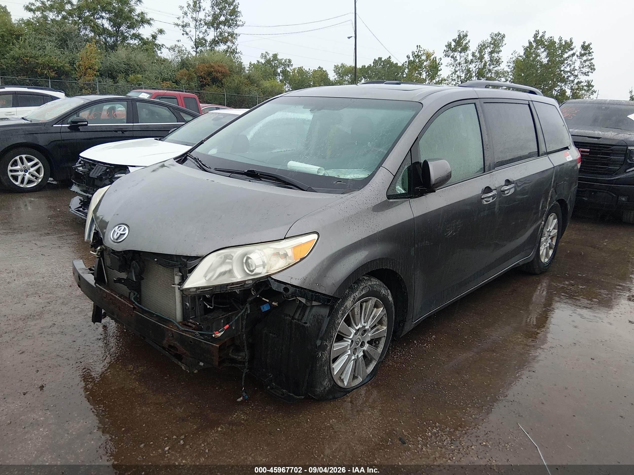 2011 Toyota Sienna Limited V6 Серый vin: 5TDYK3DC4BS104591